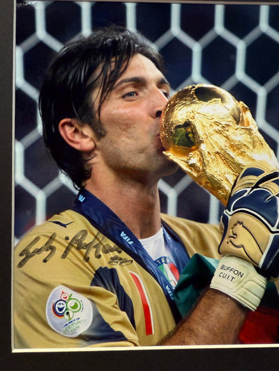 ITALY - GIANLUIGI BUFFON - SIGNERT BILDE MED EKTEHETSBEVIS/COA