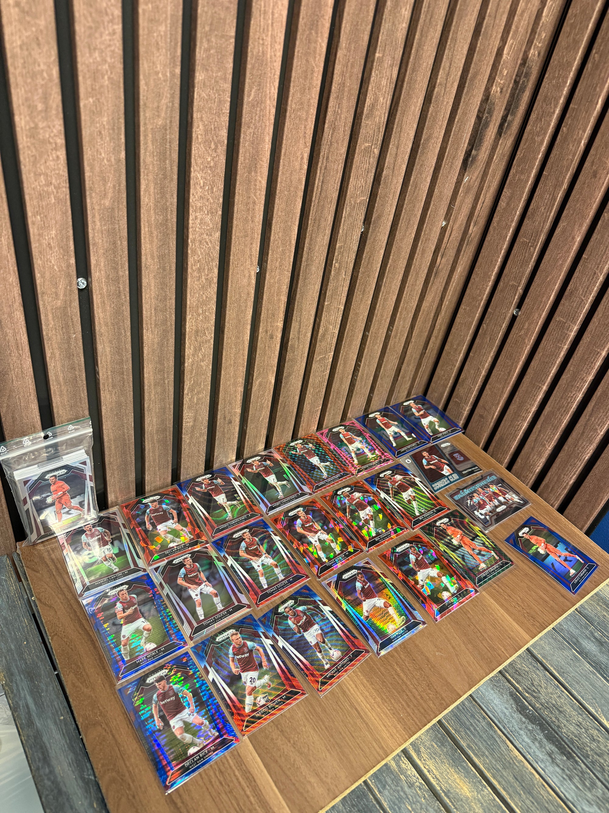 WEST HAM UNITED - "SUPERLOT" - PRIZM 2020/21 - 23 PARALLELLER/ INSERTS, 3 NUMMERERTE & LAGSETT