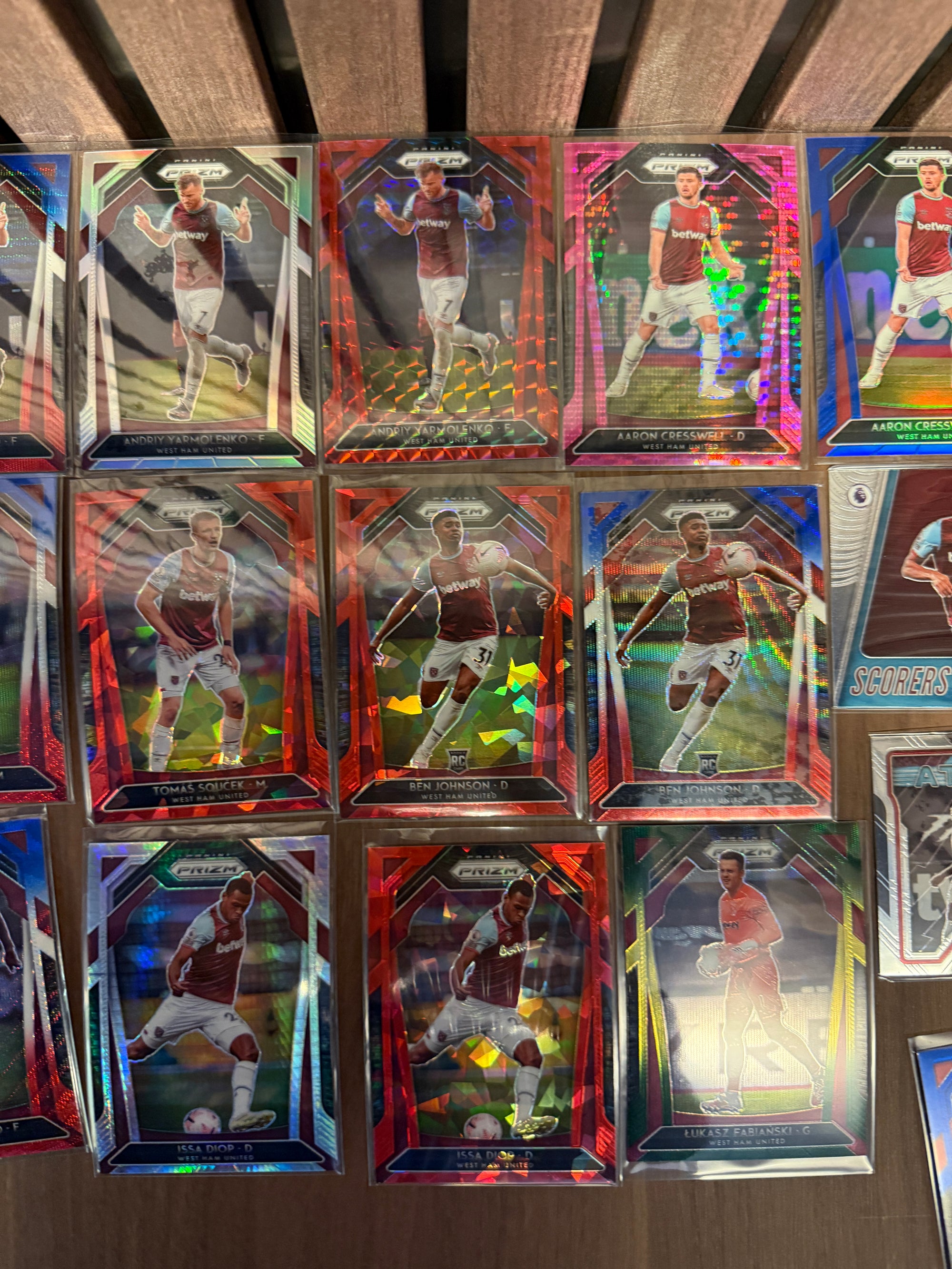 WEST HAM UNITED - "SUPERLOT" - PRIZM 2020/21 - 23 PARALLELLER/ INSERTS, 3 NUMMERERTE & LAGSETT