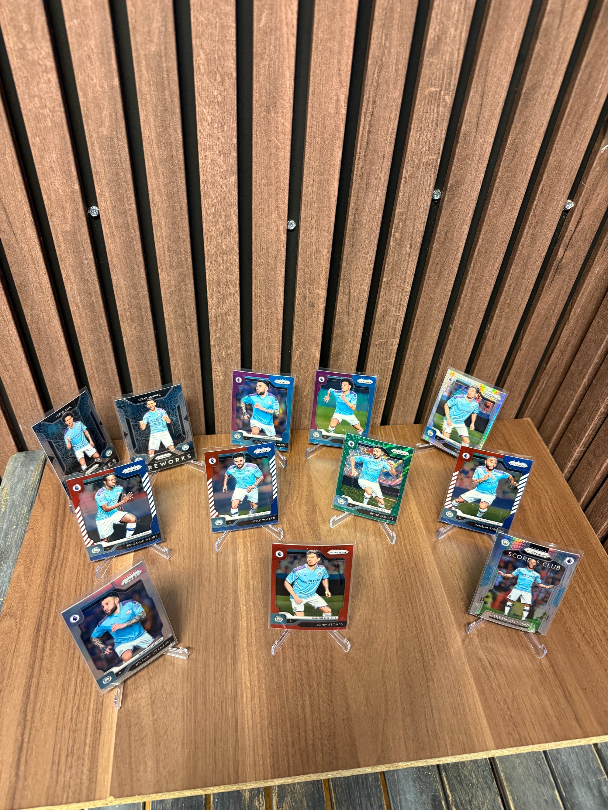 MANCHESTER CITY - LOT - PRIZM 2019/20 - NUMMERERT, PARALLELL OG INSERTS