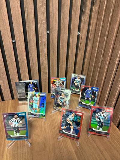NEWCASTLE UNITED - LOT - PRIZM 2019/20 - NUMMERERT, PARALLELL, INSERTS & LAGSETT
