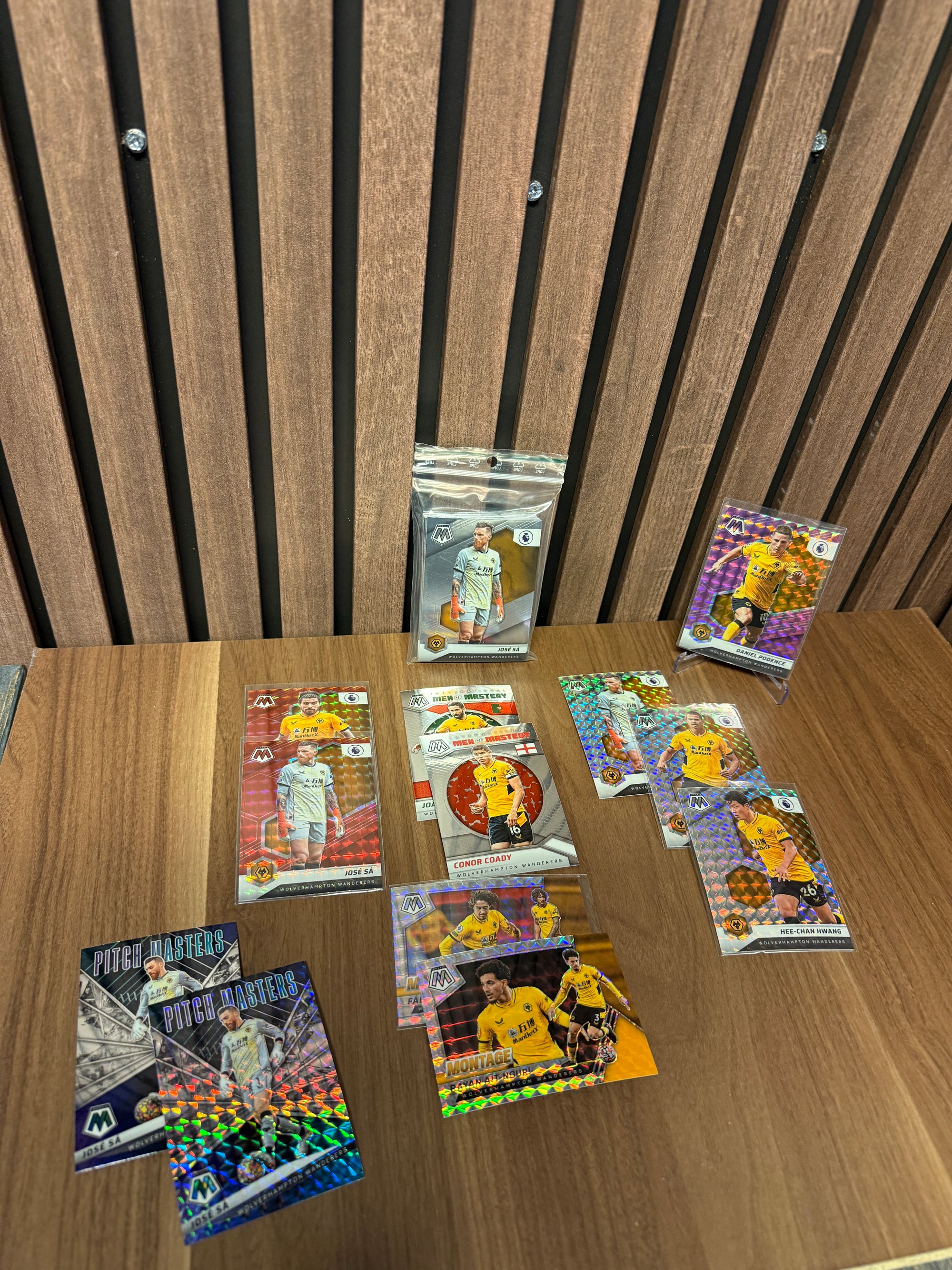 WOLVERHAMPTON WANDERERS - LOT - PANINI MOSAIC - PARALLELLER, INSERTS, NUMMERERT OG LAGSETT