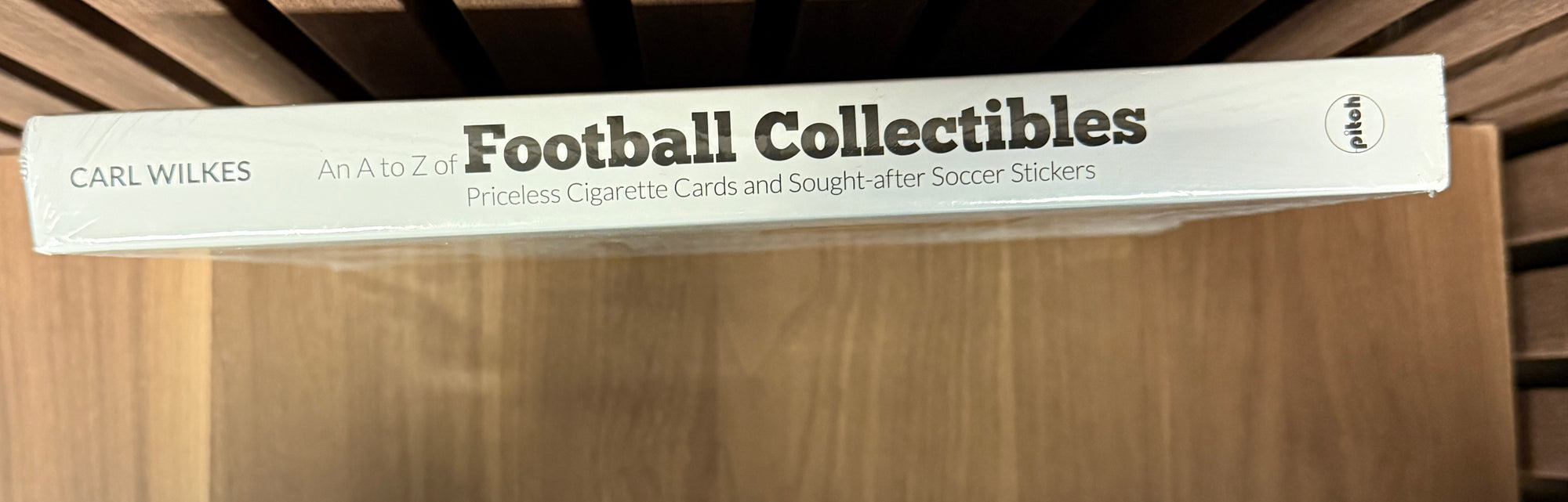 FOOTBALL COLLECTIBLES - BOK OM CIGARETTE CARDS
