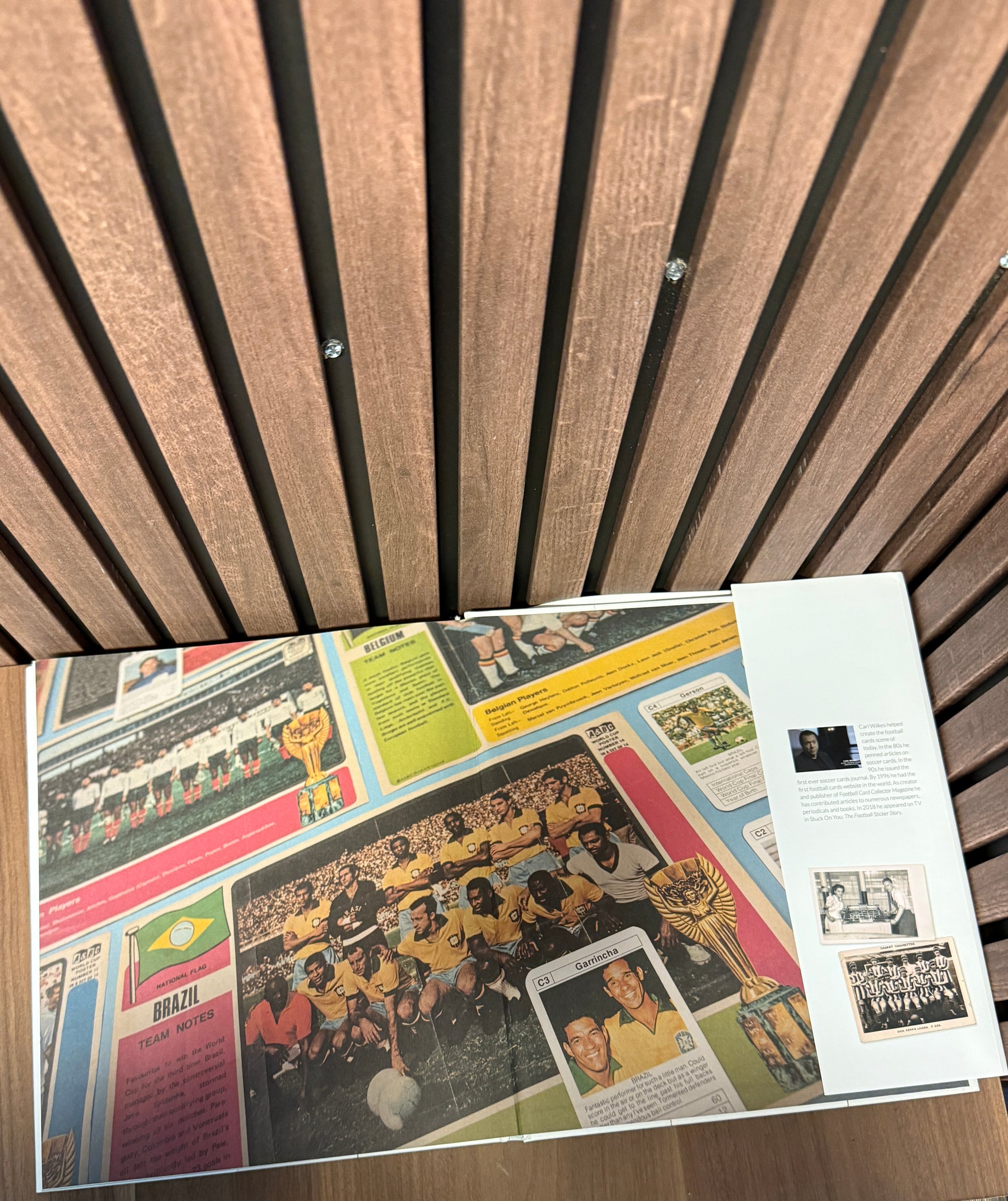 FOOTBALL COLLECTIBLES - BOK OM CIGARETTE CARDS