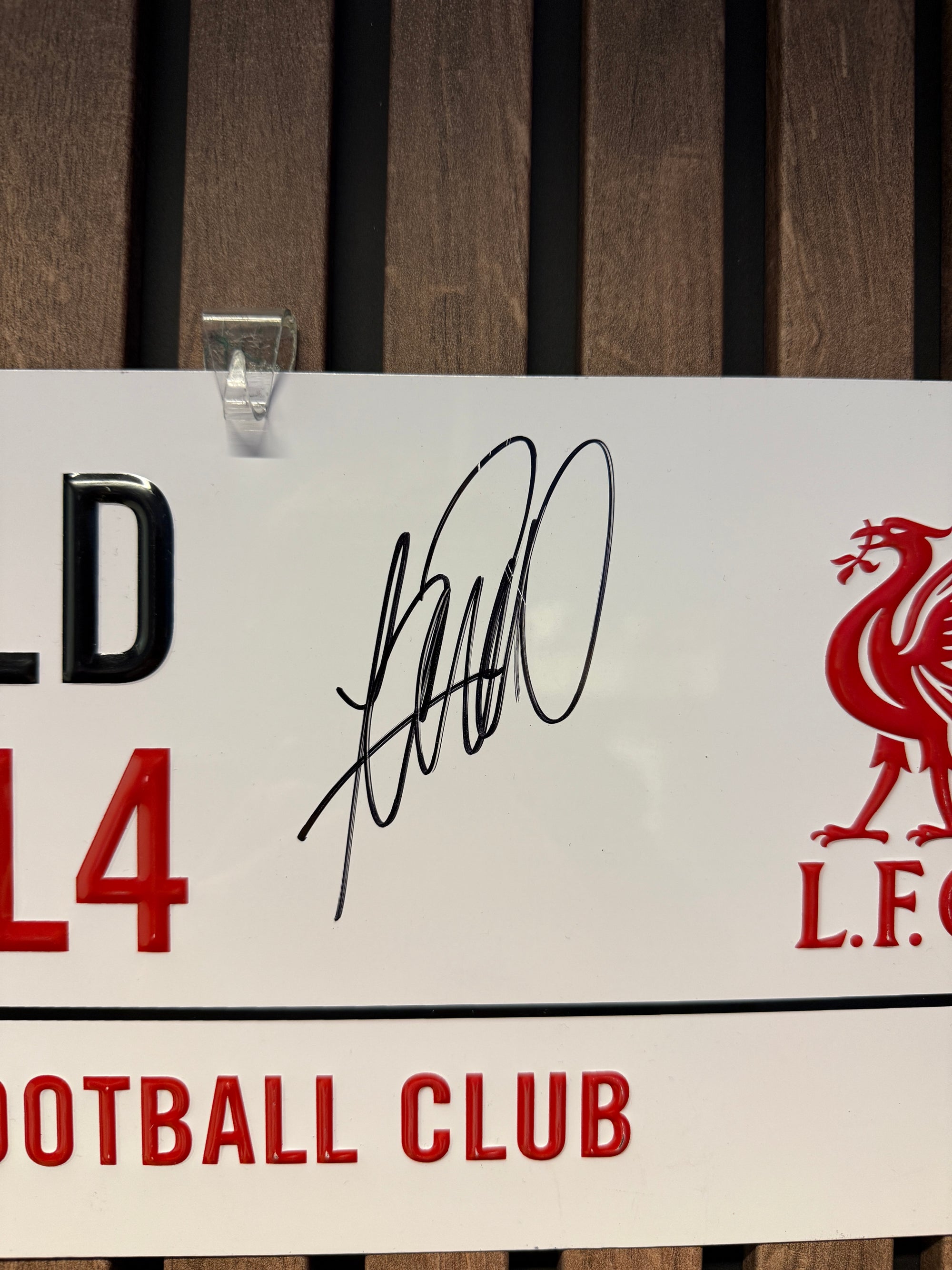 FABINHO - SIGNERT LIVERPOOL SKILT MED EKTEHETSBEVIS/COA