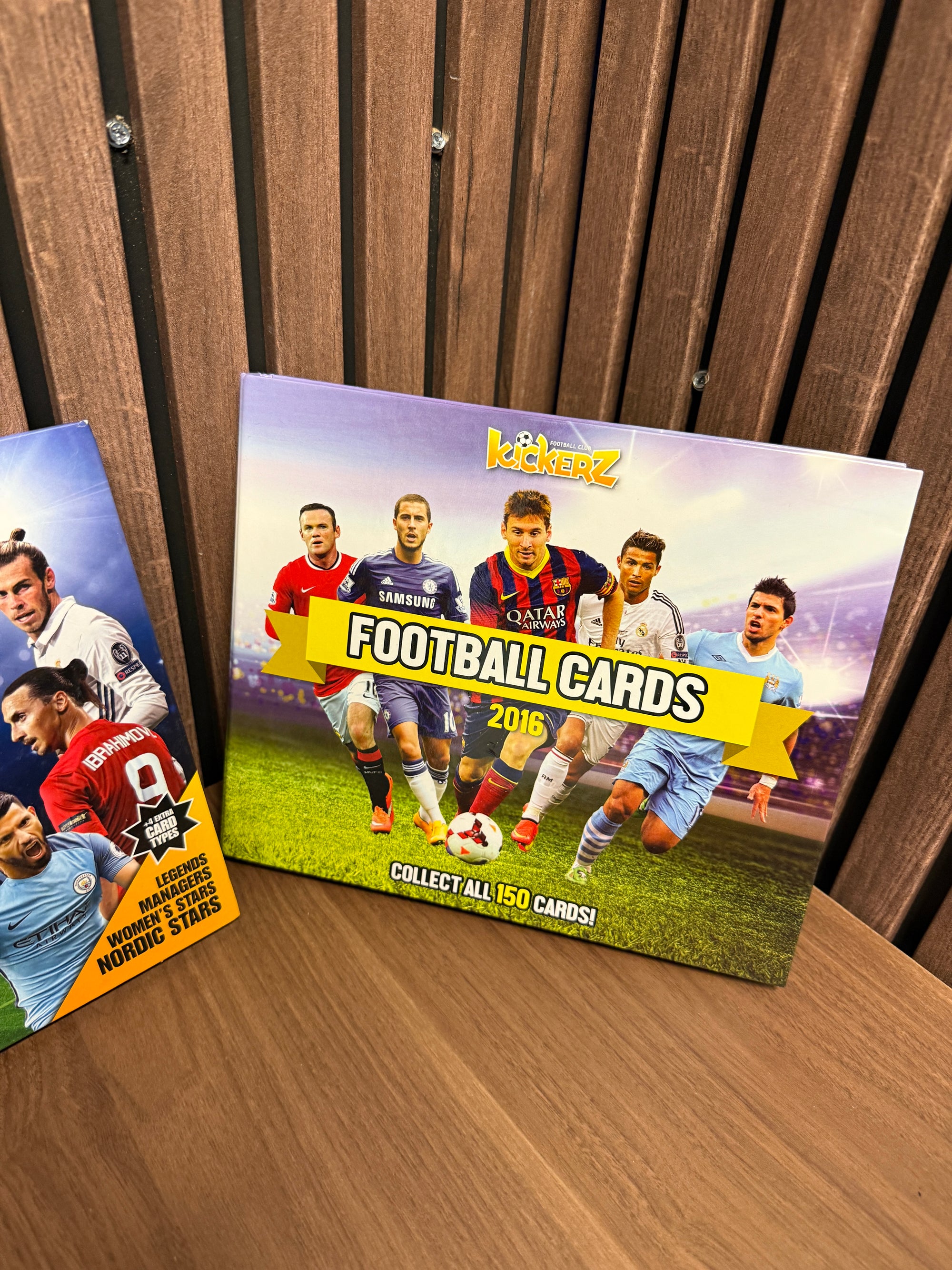 KICKERZ - SAMLEPERM MED FOTBALLKORT