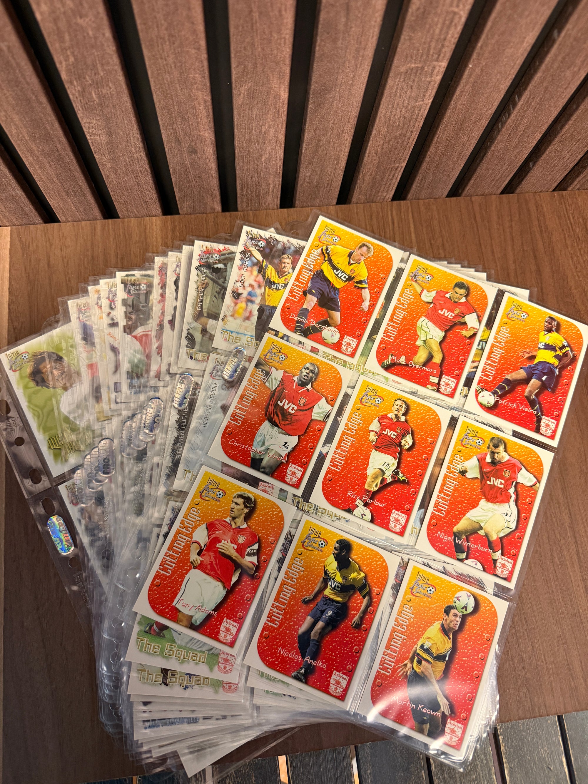 KOMPLETT SETT MED ALLE 99 BASE KORTENE - FUTERA FANS SELECTION ARSENAL 1999