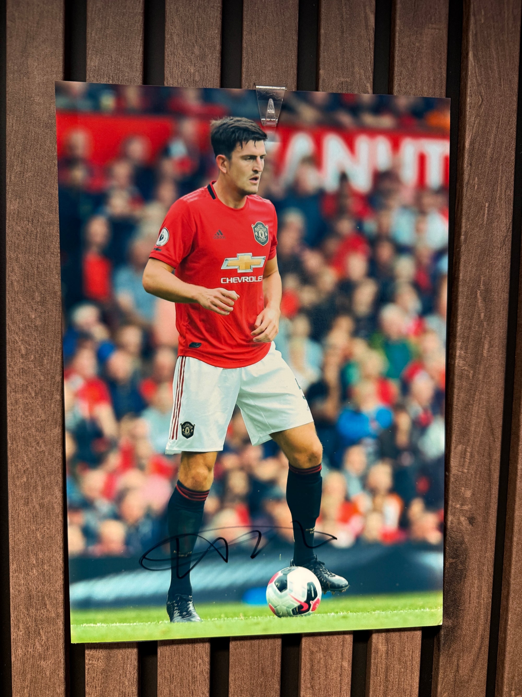 HARRY MAGUIRE - SIGNERT BILDE MED EKTEHETSBEVIS/COA