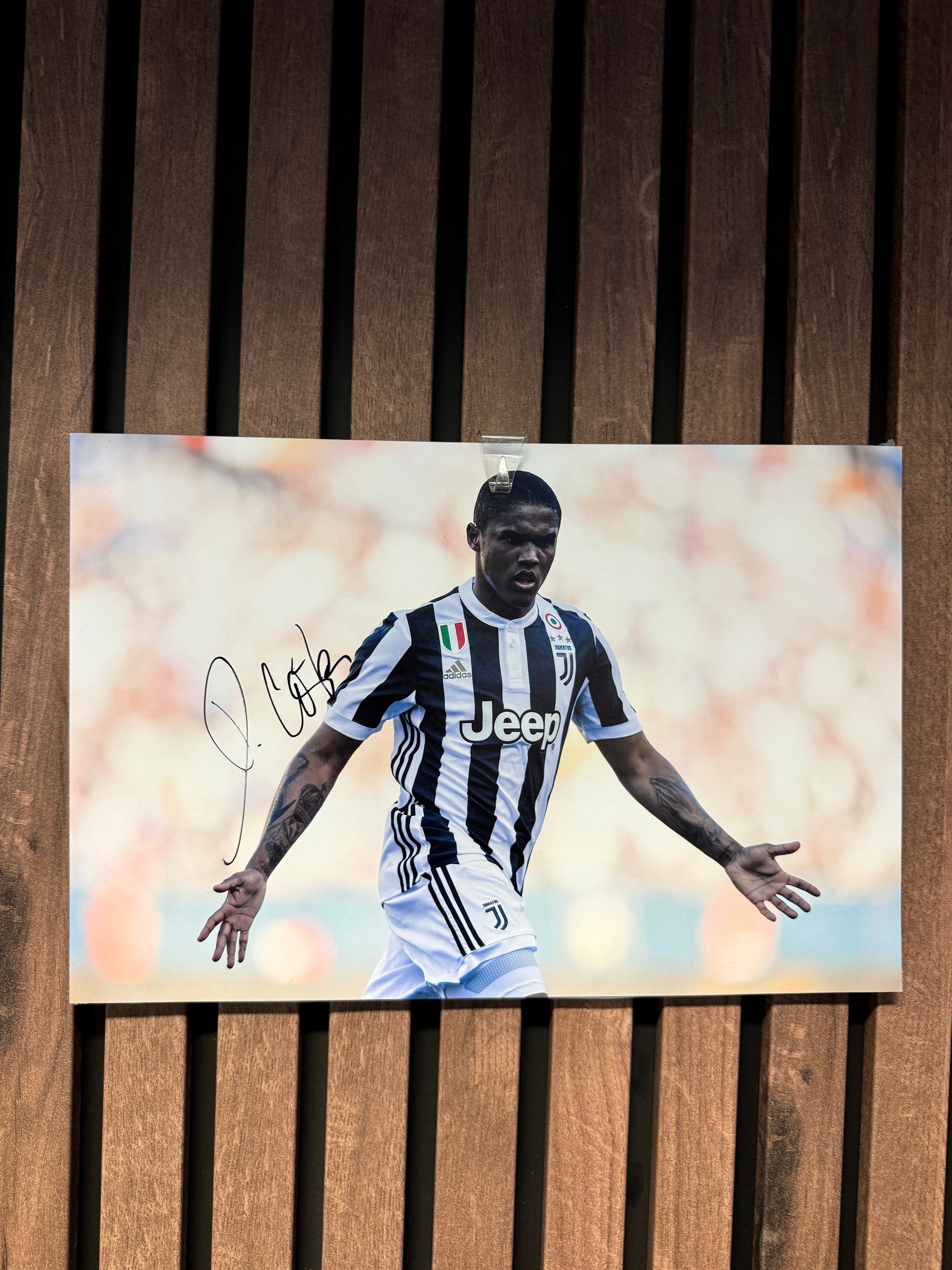 JUVENTUS - DOUGLAS COSTA - SIGNERT BILDE MED EKTEHETSBEVIS/COA