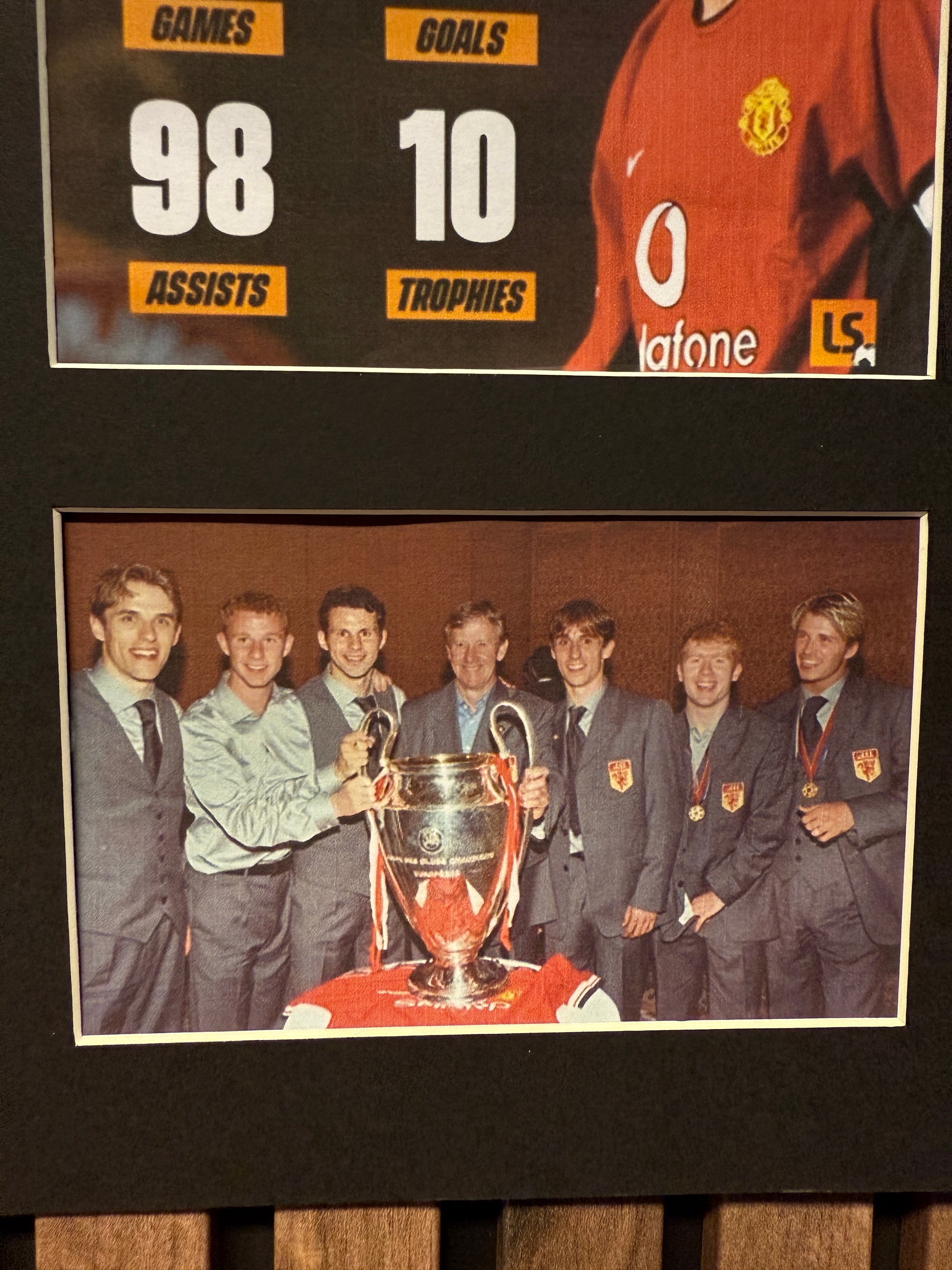 SIR DAVID BECKHAM - SIGNERT BILDEMONTAGE MED EKTEHETSBEVIS/COA