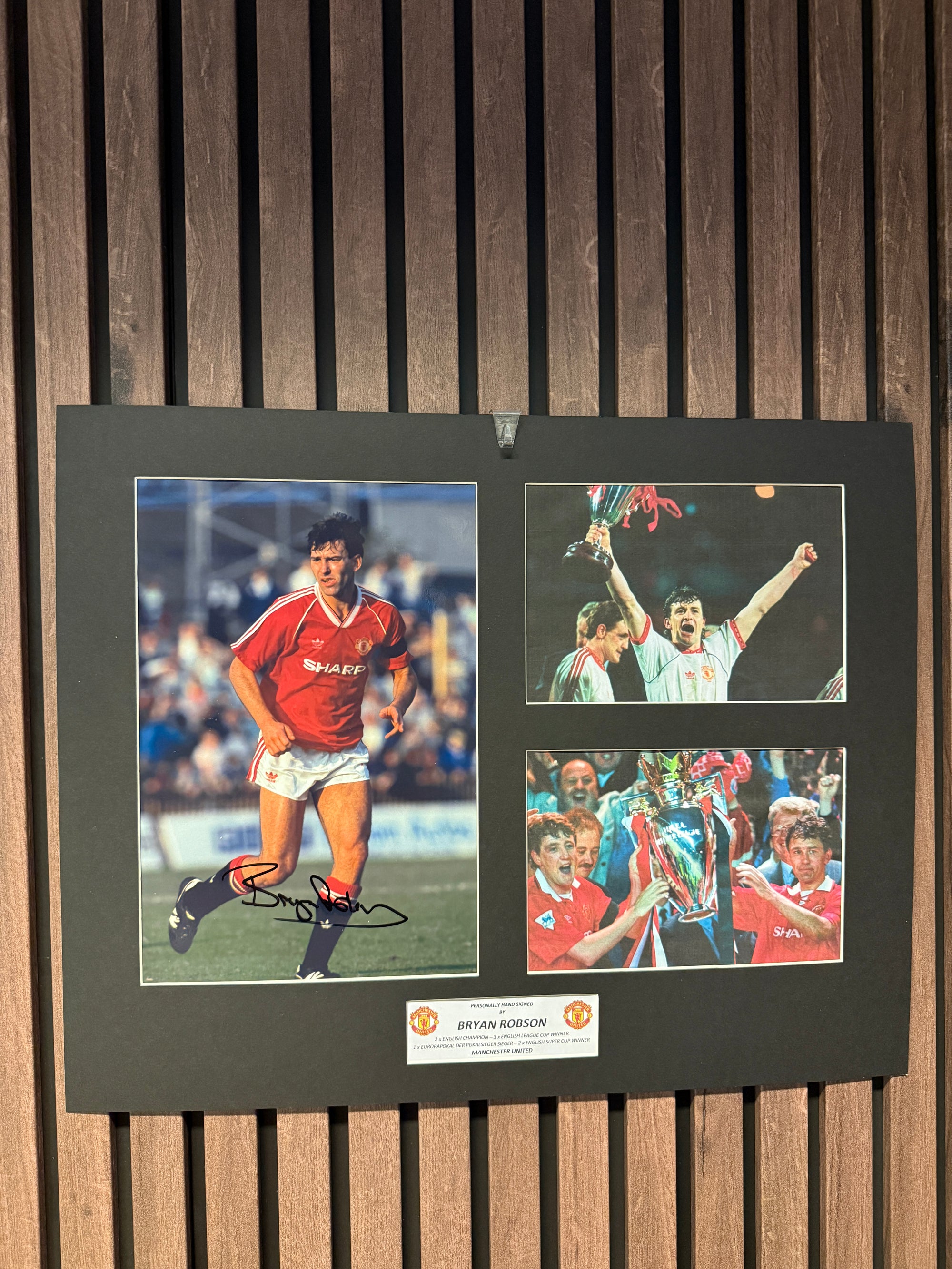 BRYAN ROBSON - SIGNERT BILDEMONTAGE MED EKTEHETSBEVIS/COA