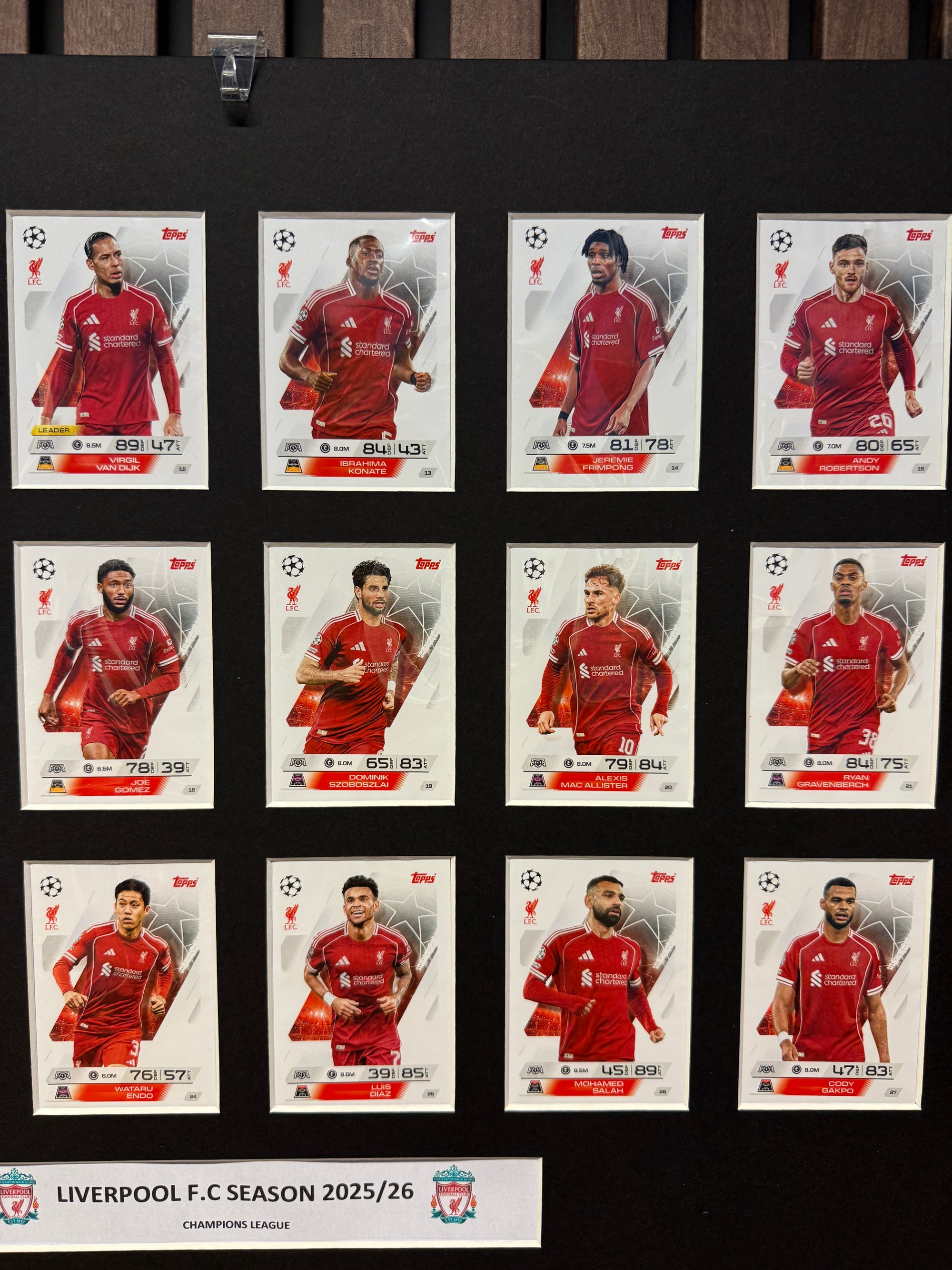 0. LIVERPOOL F.C. FOTBALLKORT MONTAGE - TOPPS MATCH ATTAX CHAMPIONS LEAGUE 2025/26 - FERDIG INNRAMMET