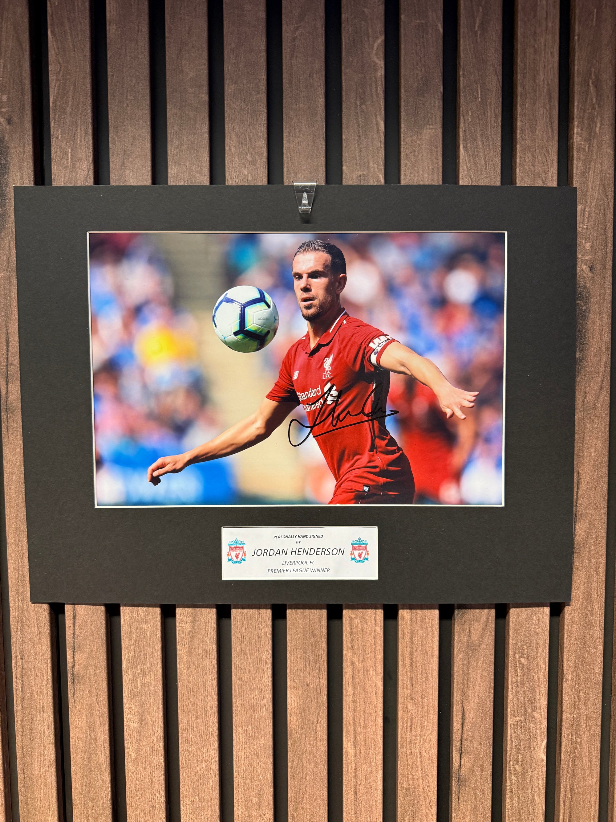 JORDAN HENDERSON - SIGNERT BILDE MED EKTEHETSBEVIS/COA