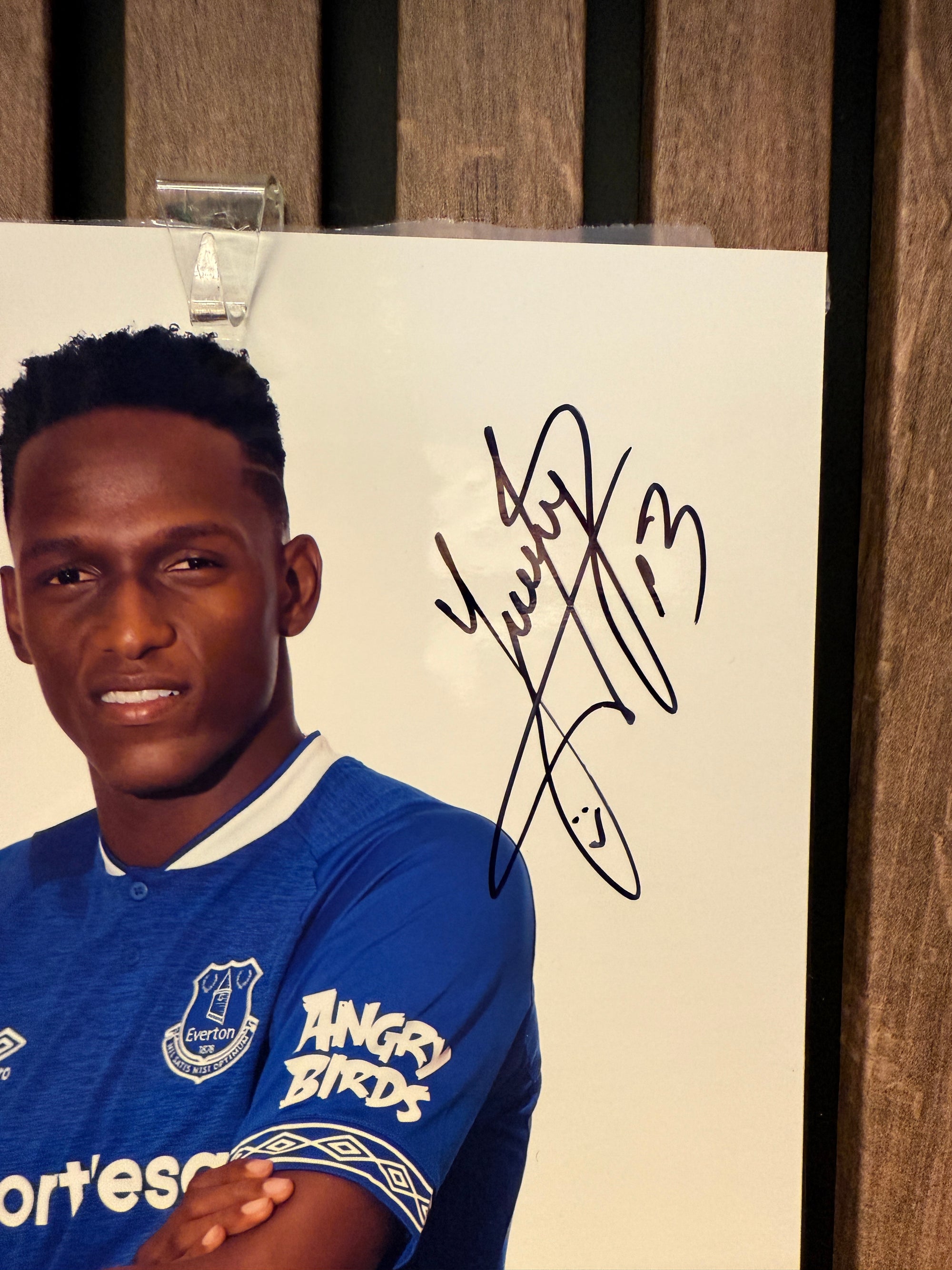 EVERTON - YERY MINA - SIGNERT BILDE MED EKTEHETSBEVIS/C0A