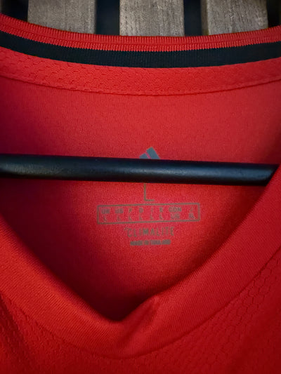 DANIEL JAMES - SIGNERT DRAKT MED EKTEHETSBEVIS/COA