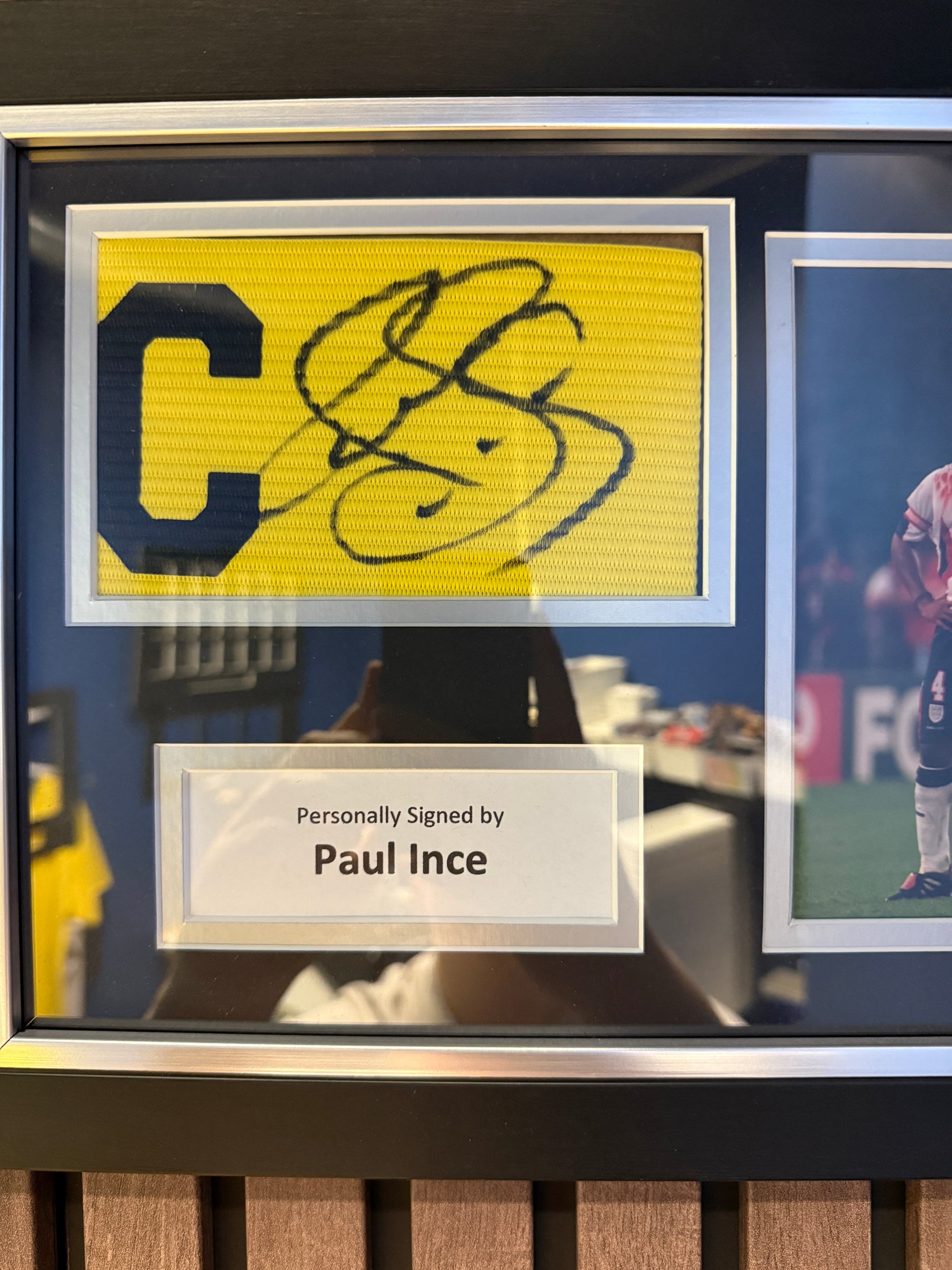 PAUL INCE - SIGNERT KAPTEINSBIND MED EKTEHETSBEVIS/COA