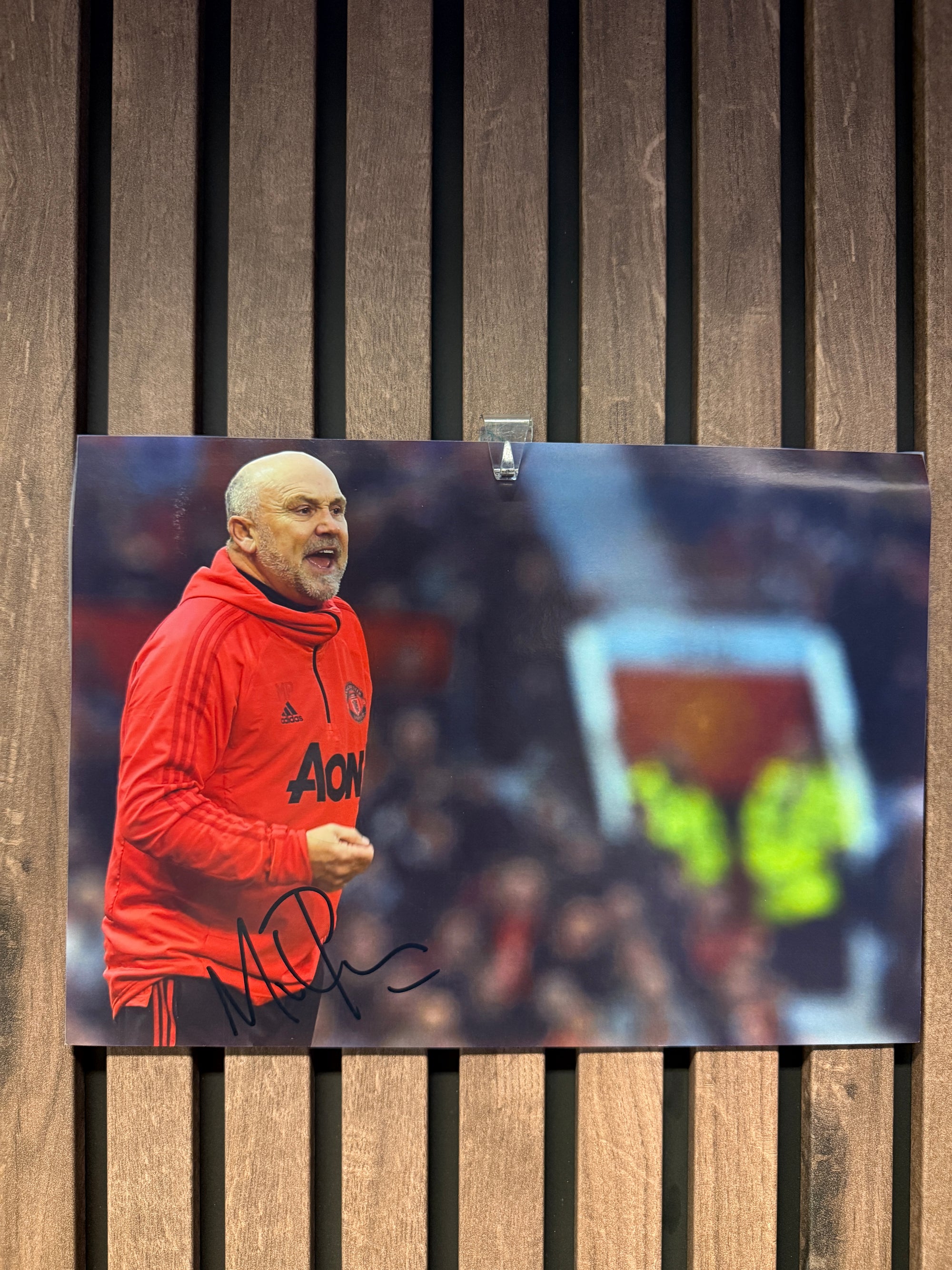 MIKE PHELAN - SIGNERT BILDE MED EKTEHETSBEVIS/COA