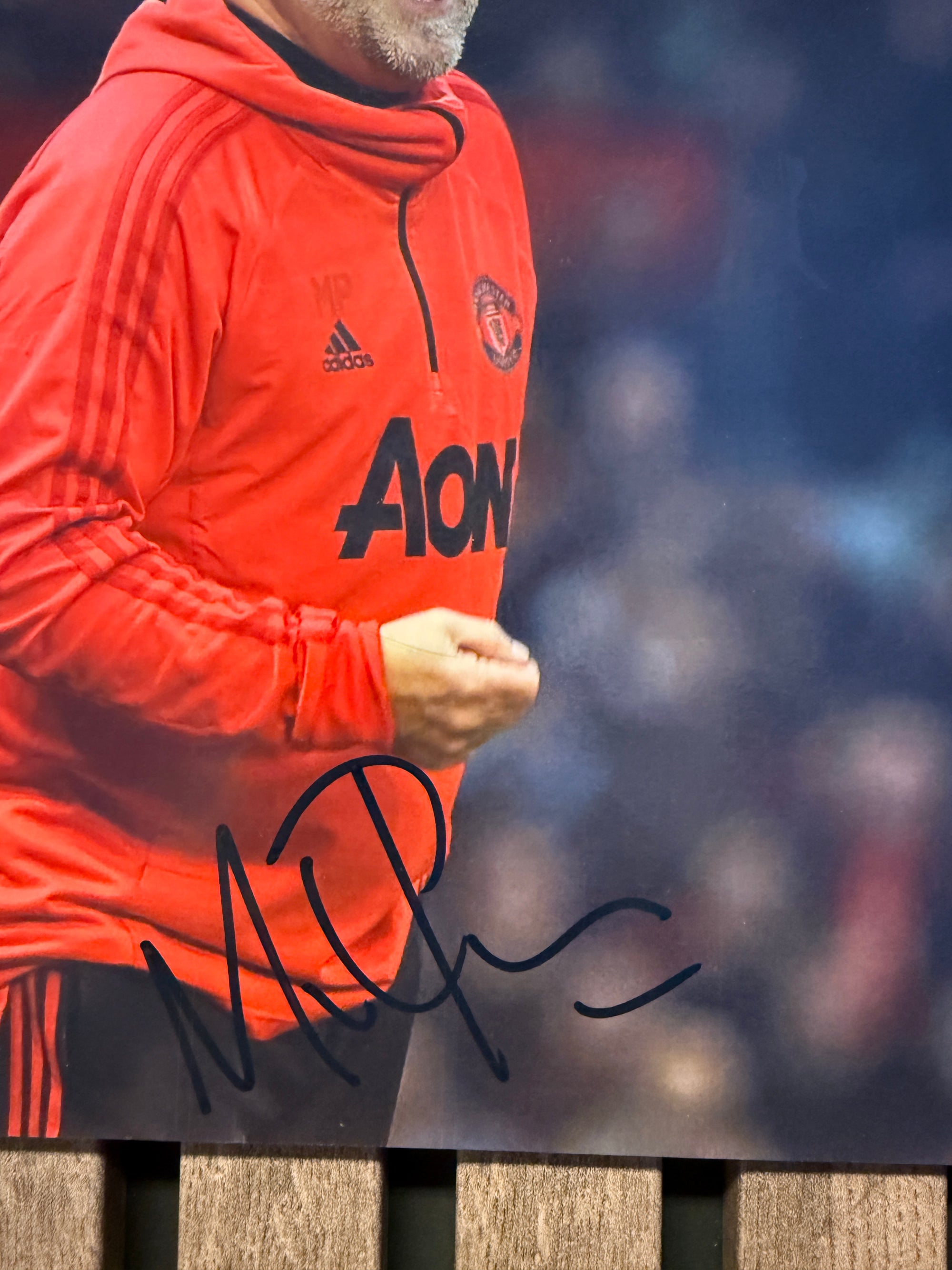 MIKE PHELAN - SIGNERT BILDE MED EKTEHETSBEVIS/COA