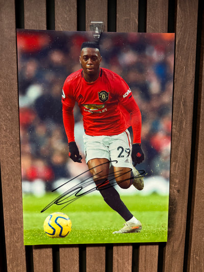 MANCHESTER UNITED - 6 SIGNERTE BILDER LOT MED EKTEHETSBEVIS/COA
