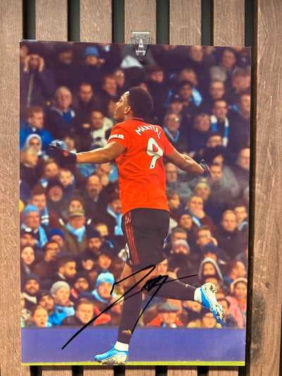 MANCHESTER UNITED - 6 SIGNERTE BILDER LOT MED EKTEHETSBEVIS/COA