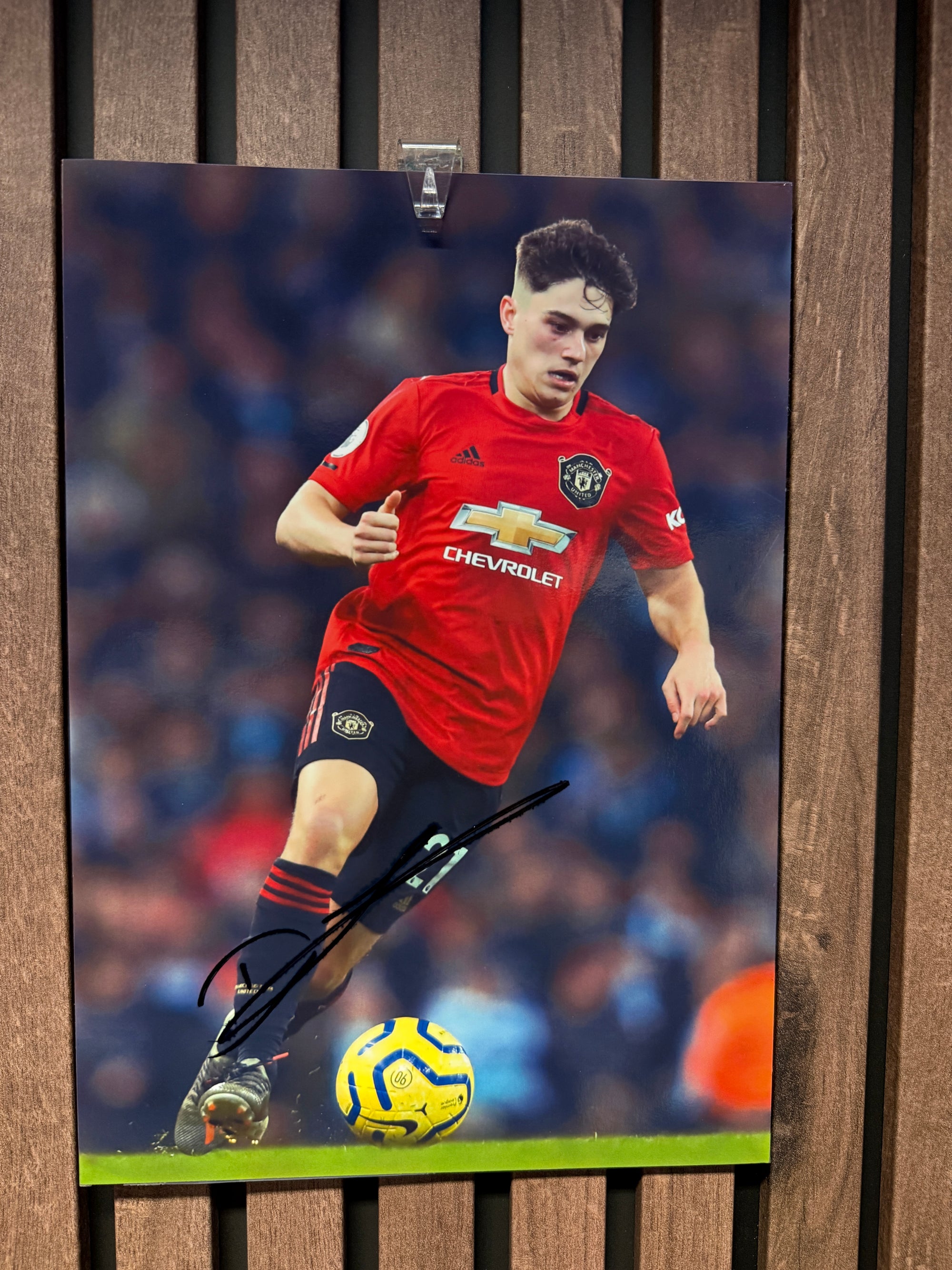 MANCHESTER UNITED - 6 SIGNERTE BILDER LOT MED EKTEHETSBEVIS/COA