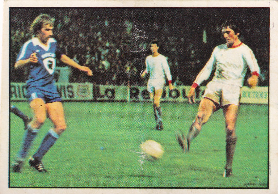 251. WHITE PLAYER SHOOTS THE BALL