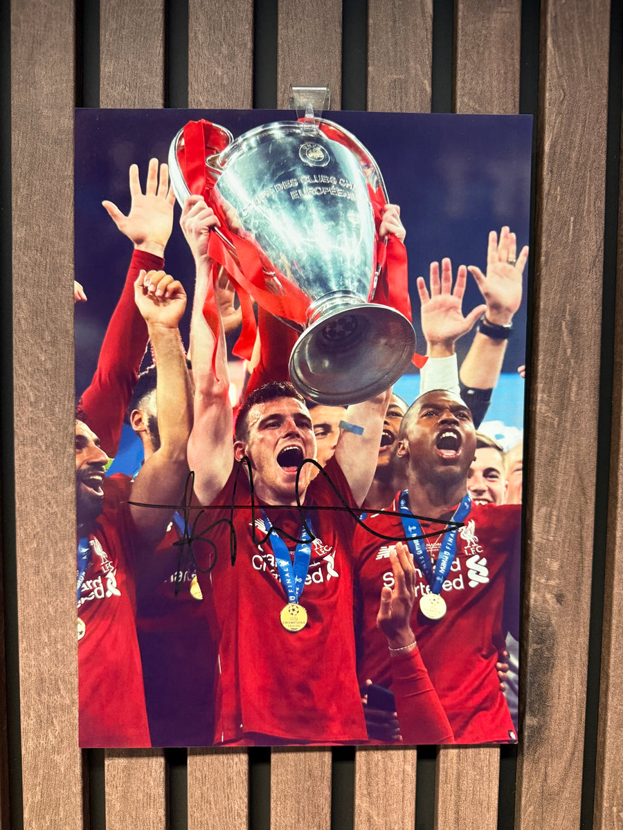 ANDY ROBERTSON - SIGNERT BILDE MED EKTEHETSBEVIS/COA