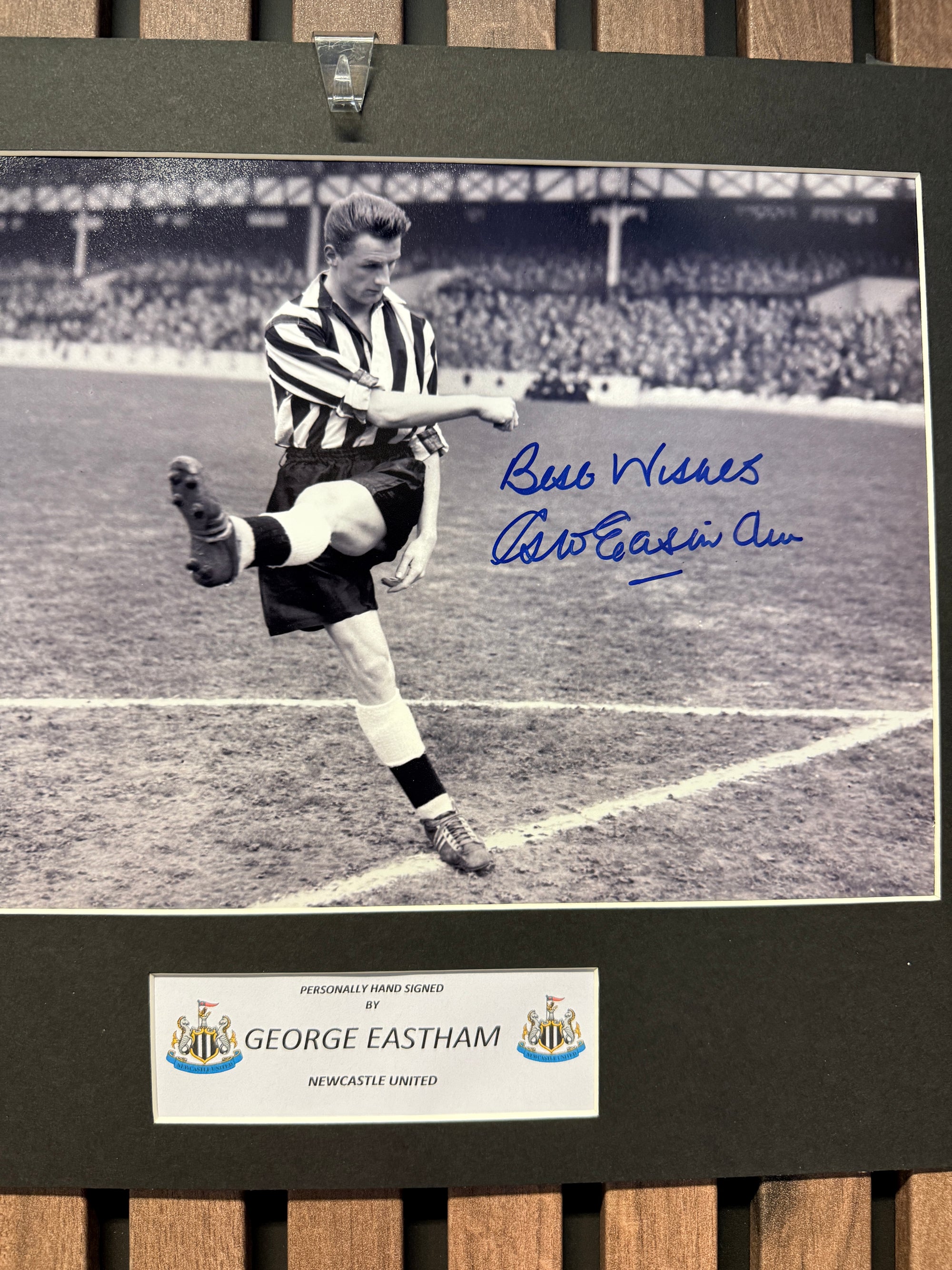 GEORGE EASTHAM - SIGNERT BILDE MED EKTEHETSBEVIS/COA
