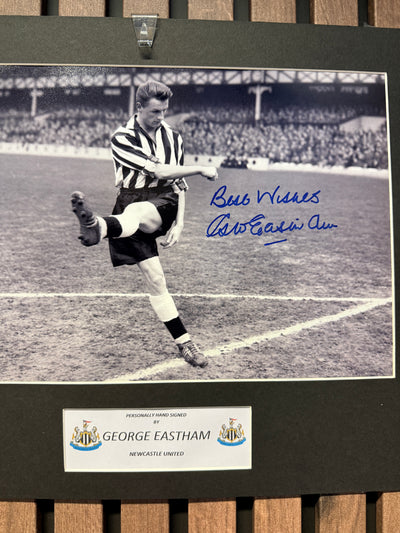 GEORGE EASTHAM - SIGNERT BILDE MED EKTEHETSBEVIS/COA