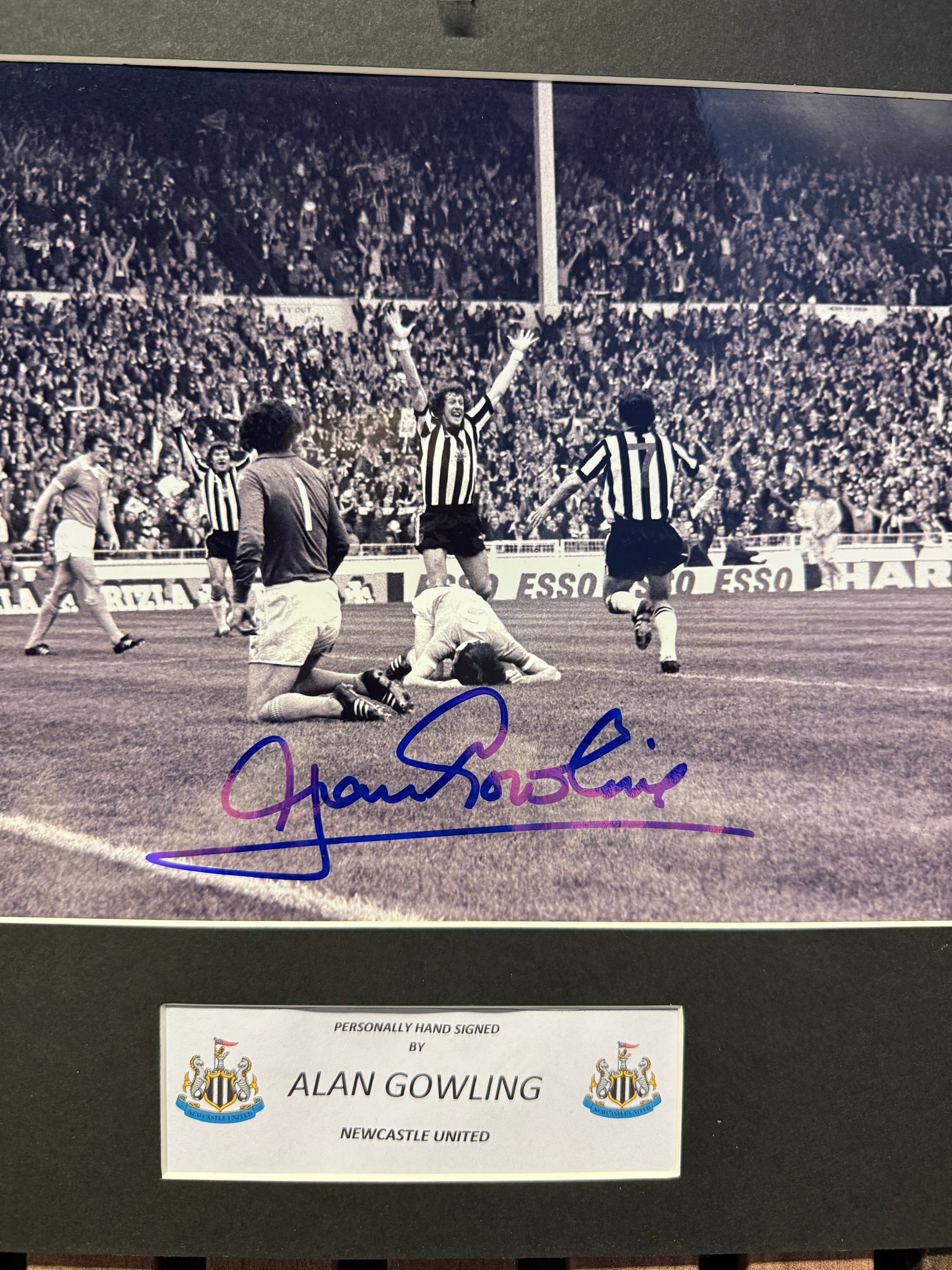 ALAN GOWLING - SIGNERT BILDE MED EKTEHETSBEVIS/COA