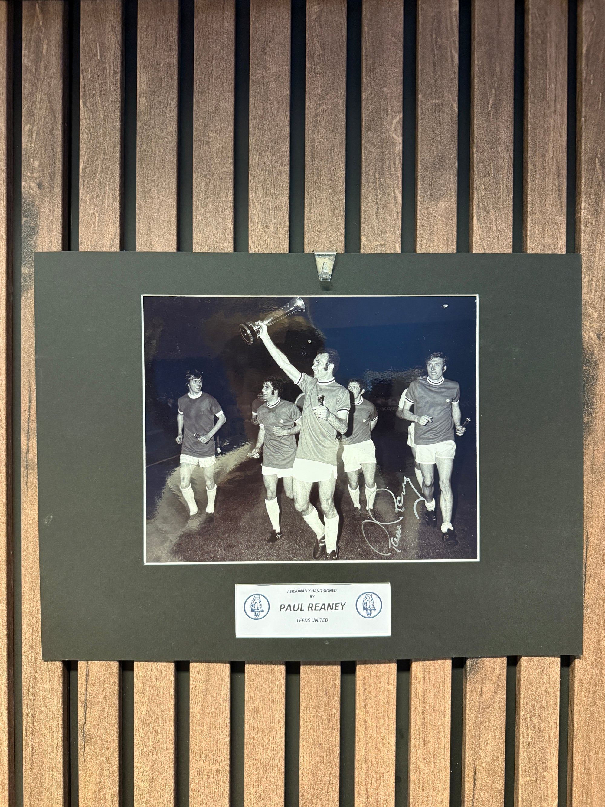 PAUL REANEY - SIGNERT BILDE MED EKTEHETSBEVIS/COA