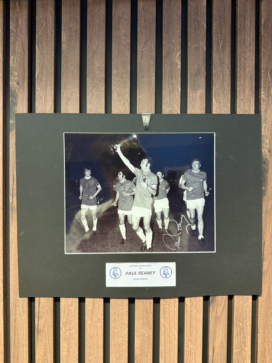 PAUL REANEY - SIGNERT BILDE MED EKTEHETSBEVIS/COA