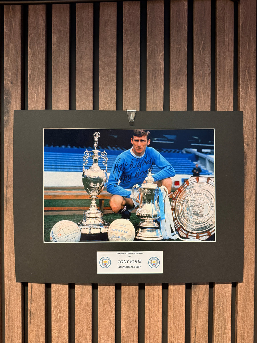 TONY BOOK - SIGNERT BILDE MED EKTEHETSBEVIS/COA
