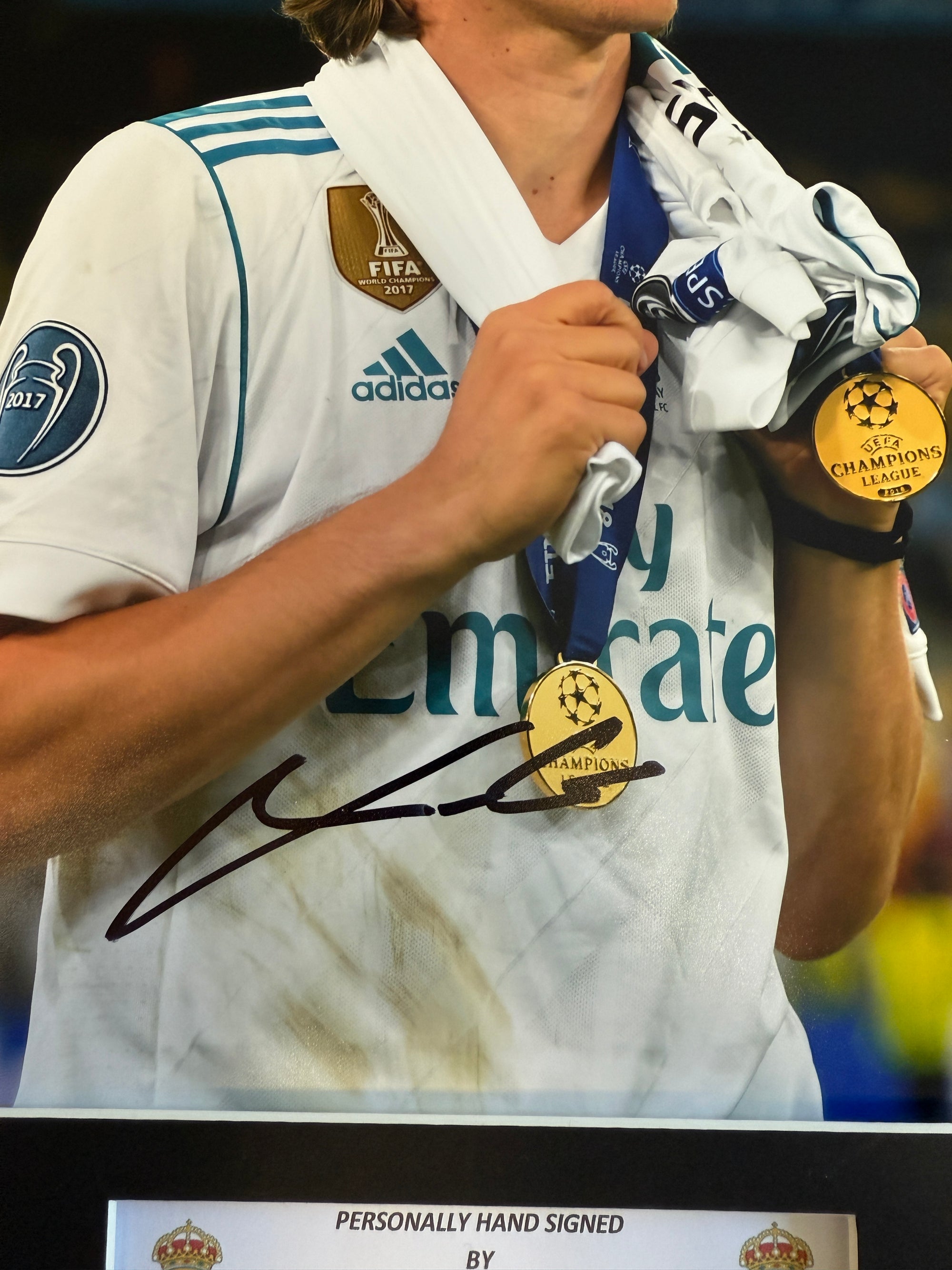 LUKA MODRIC - SIGNERT BILDE MED EKTEHETSBEVIS/COA