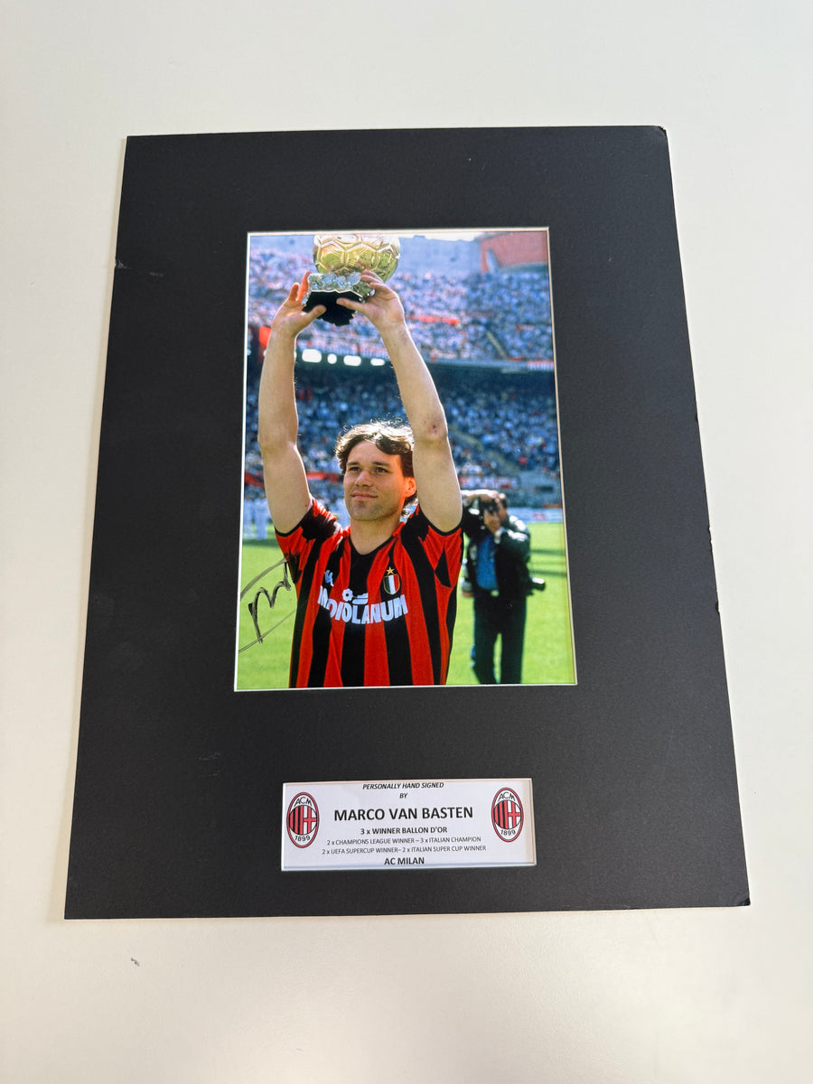 MARCO VAN BASTEN - SIGNERT BILDE MED EKTEHETSBEVIS/COA