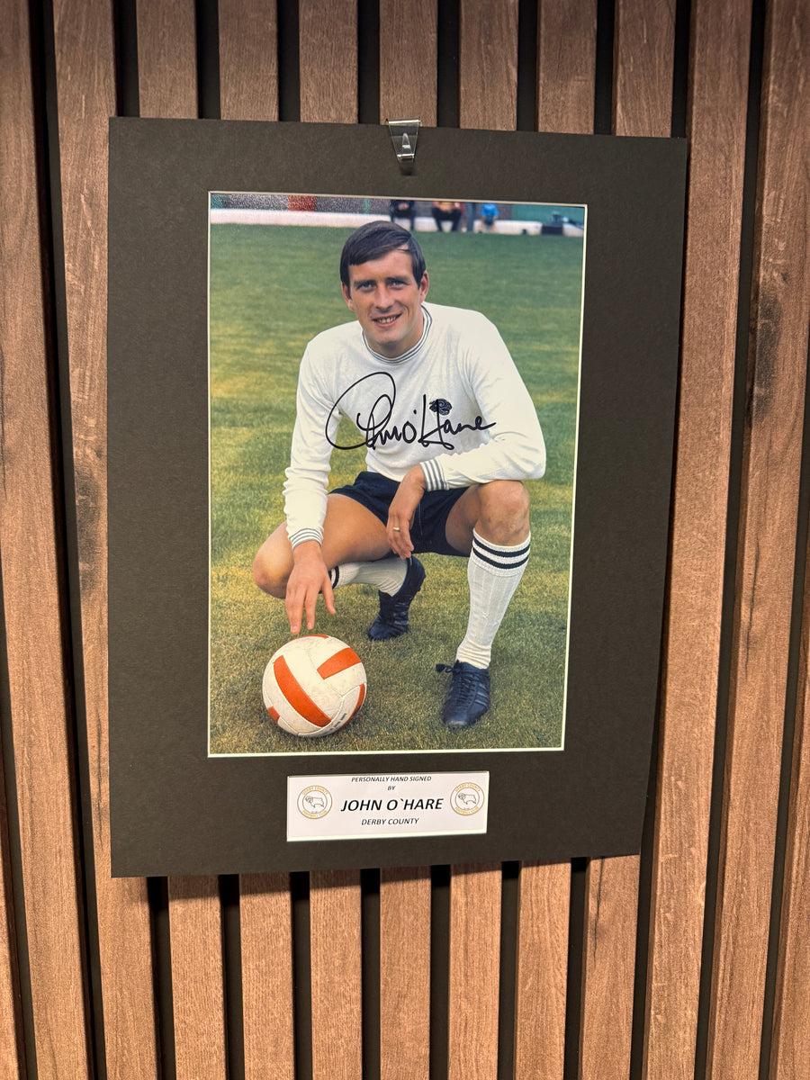 JOHN O`HARE - SIGNERT BILDE MED EKTEHETSBEVIS/COA