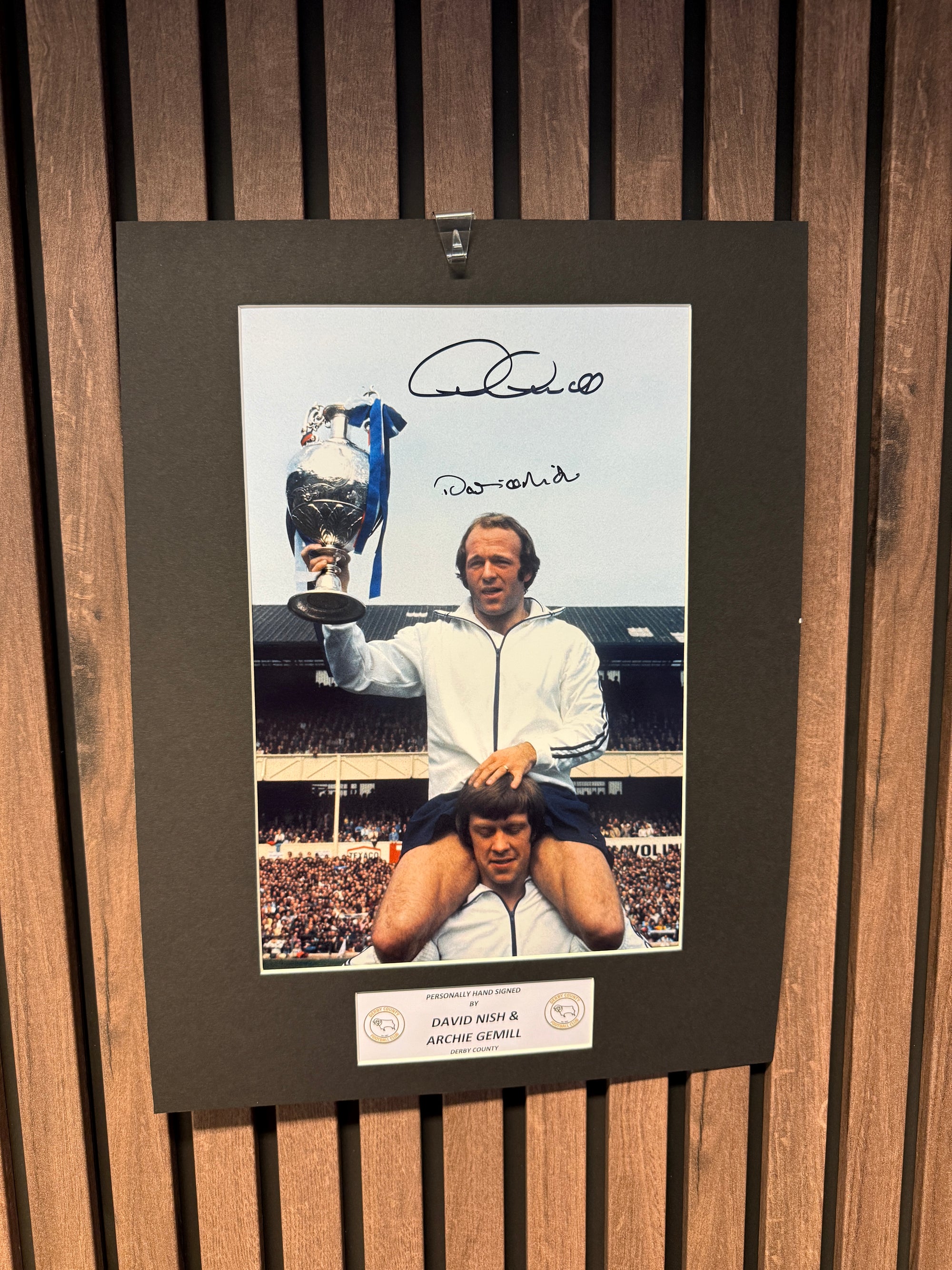 DAVID NISH & ARCHIE GEMILL - DOBBELTSIGNERT BILDE MED EKTEHETSBEVIS/COA