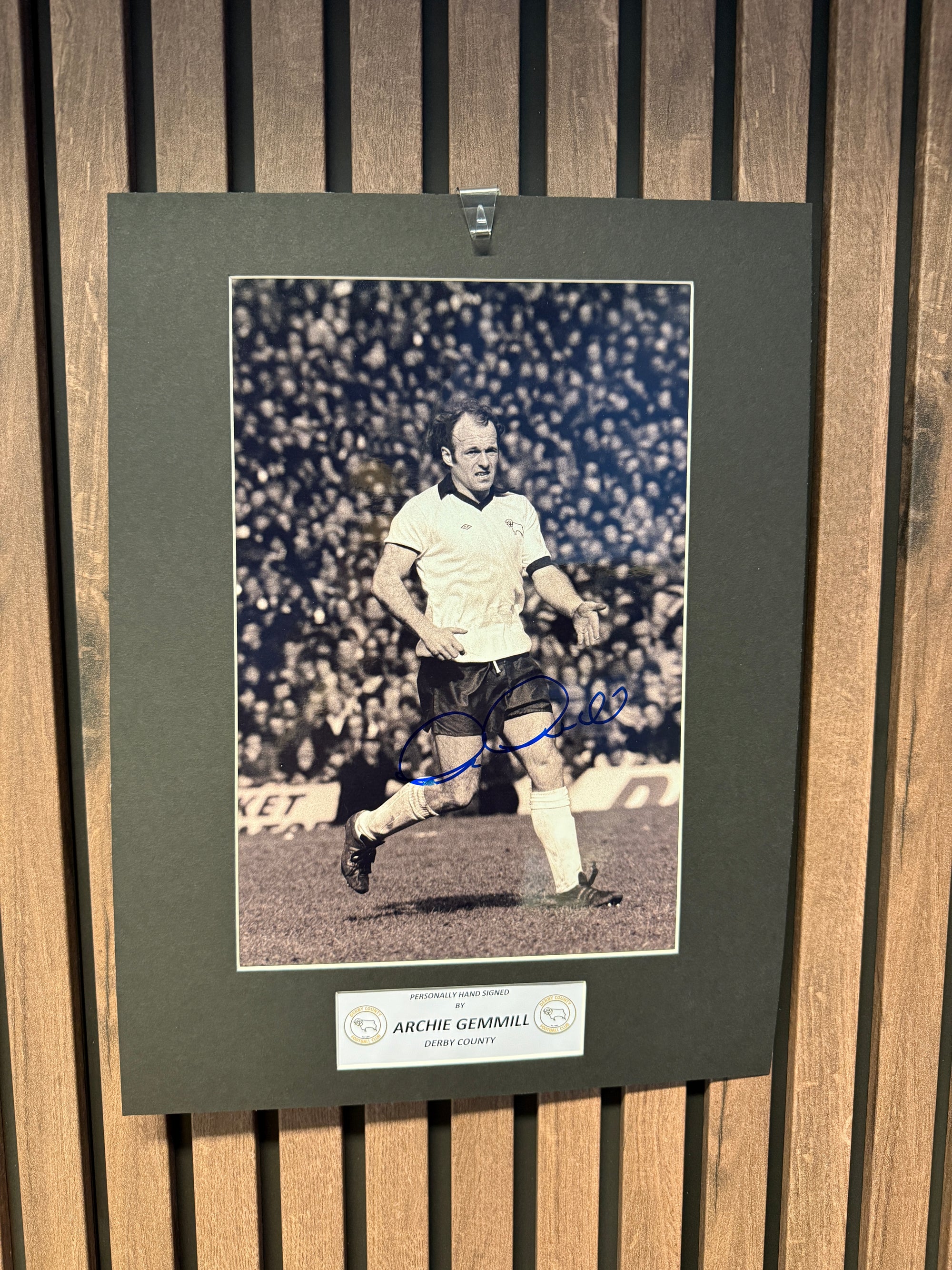 ARCHIE GEMMILL - SIGNERT BILDE MED EKTEHETSBEVIS/COA