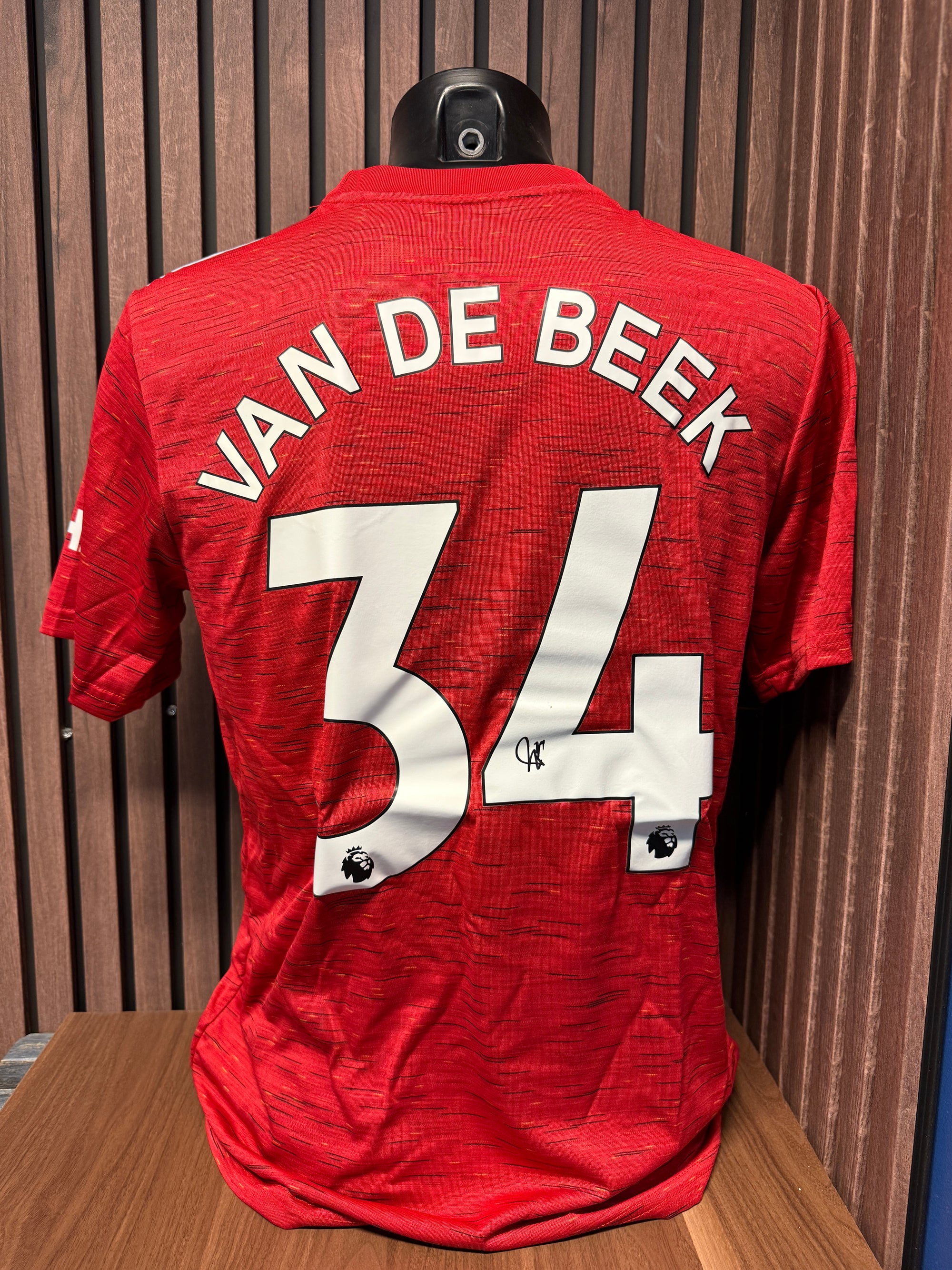 DONNY VAN DE BEEK - SIGNERT DRAKT MED EKTEHETSBEVIS/COA