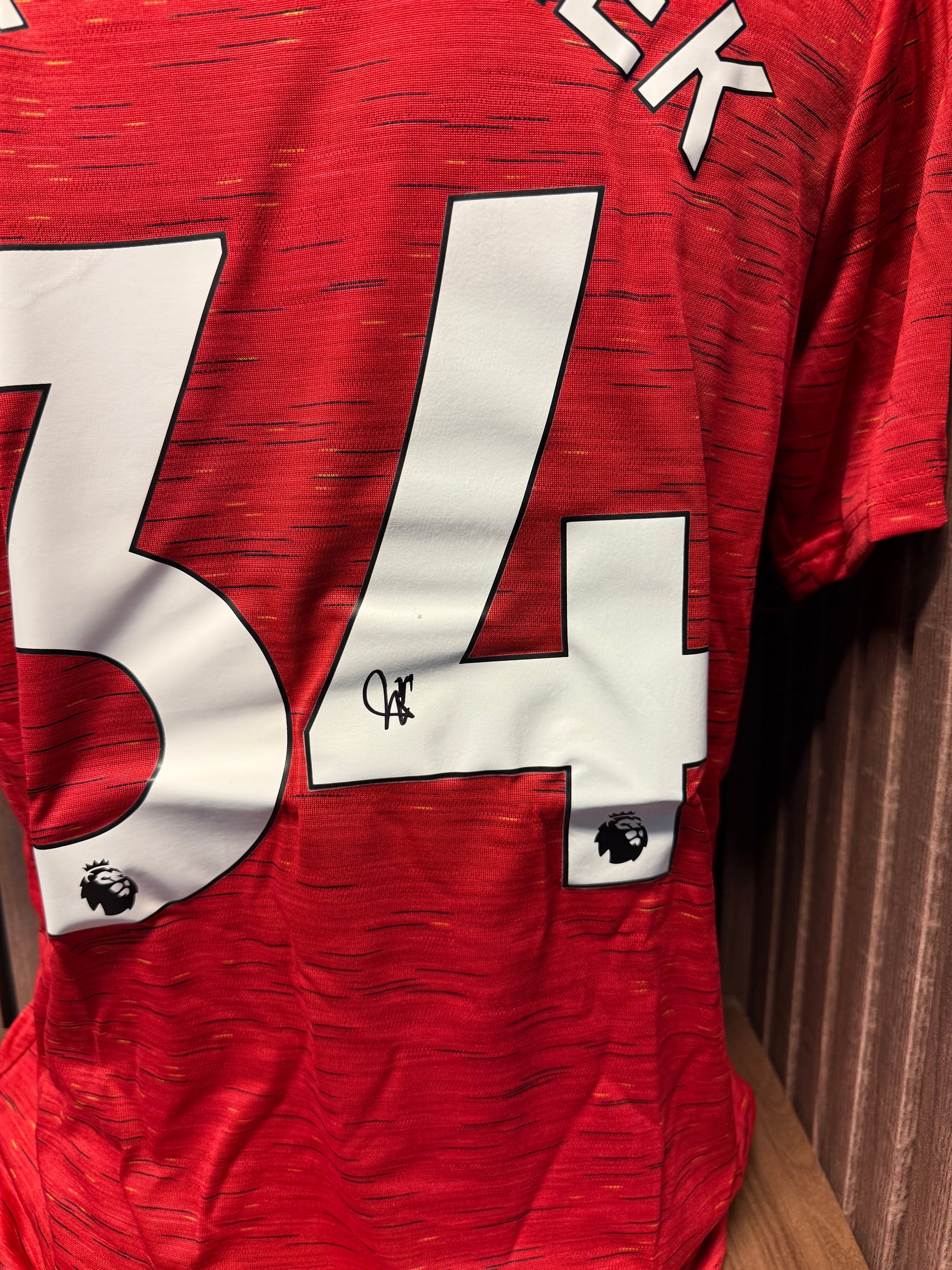 DONNY VAN DE BEEK - SIGNERT DRAKT MED EKTEHETSBEVIS/COA