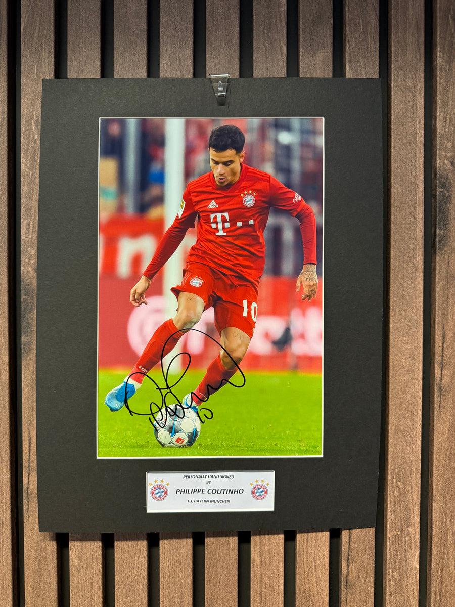 PHILLIPE COUTINHO - SIGNERT BILDE MED EKTEHETSBEVIS/COA