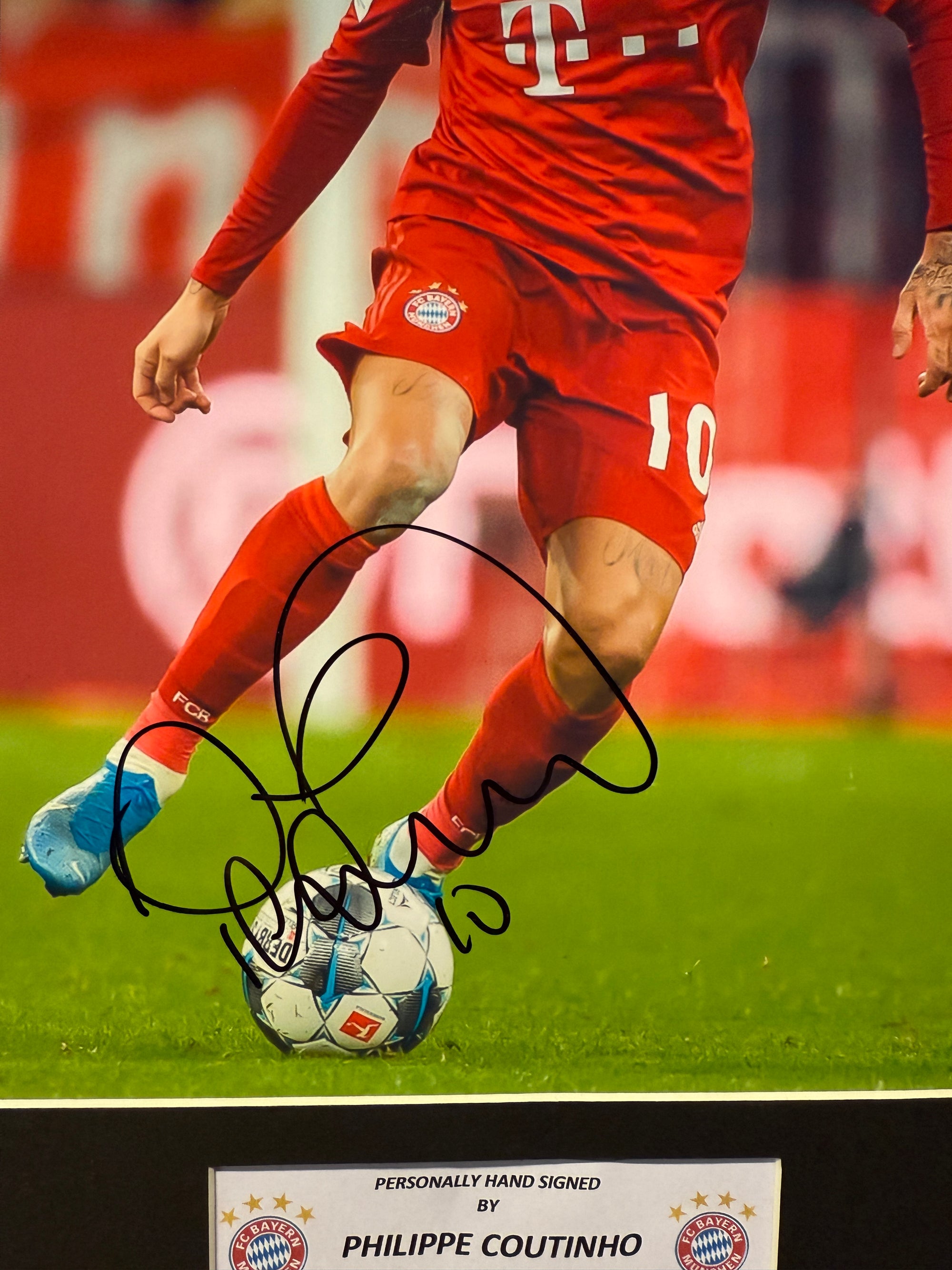 PHILLIPE COUTINHO - SIGNERT BILDE MED EKTEHETSBEVIS/COA