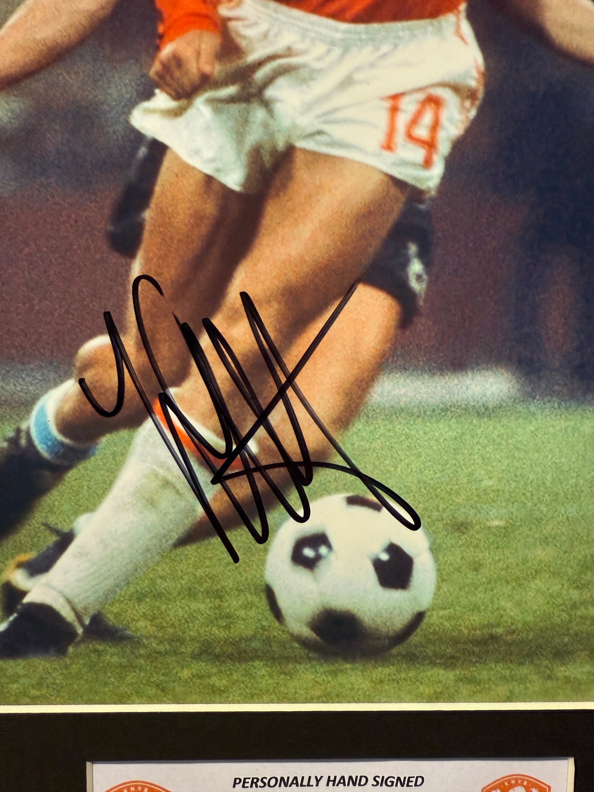 JOHAN CRUYFF - SIGNERT BILDE MED EKTEHETSBEVIS/COA