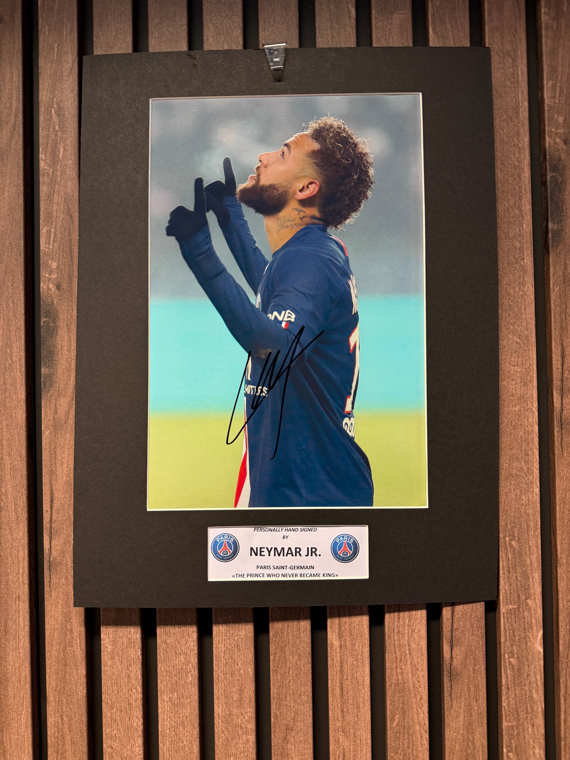 NEYMAR JR. - SIGNERT BILDE MED EKTEHETSBEVIS/COA