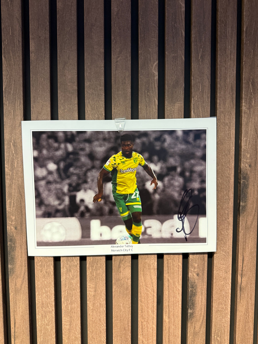 ALEXANDER TETTEY - SIGNERT BILDE MED EKTEHETSBEVIS/COA