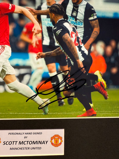 SCOTT MCTOMINAY - SIGNERT BILDE MED EKTEHETSBEVIS/COA