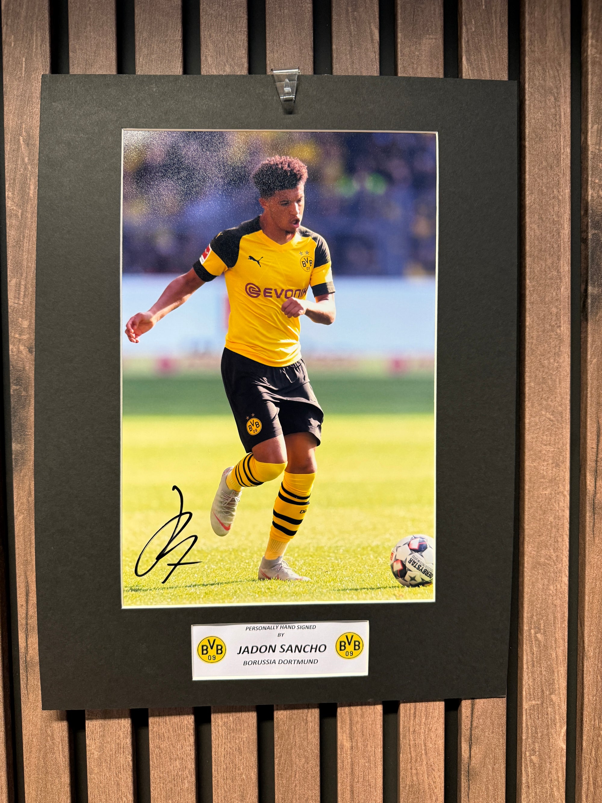 JADON SANCHO - SIGNERT BILDE MED EKTEHETSBEVIS/COA