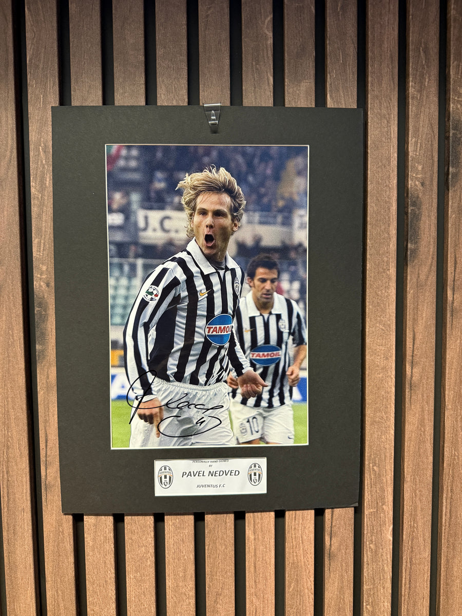 JUVENTUS - PAVEL NEDVED - SIGNERT BILDE MED EKTEHETSBEVIS/COA