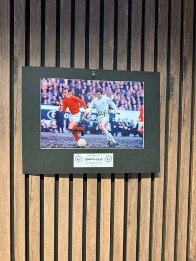 JOHNNY GILES - SIGNERT BILDE MED EKTEHETSGARANTI/COA