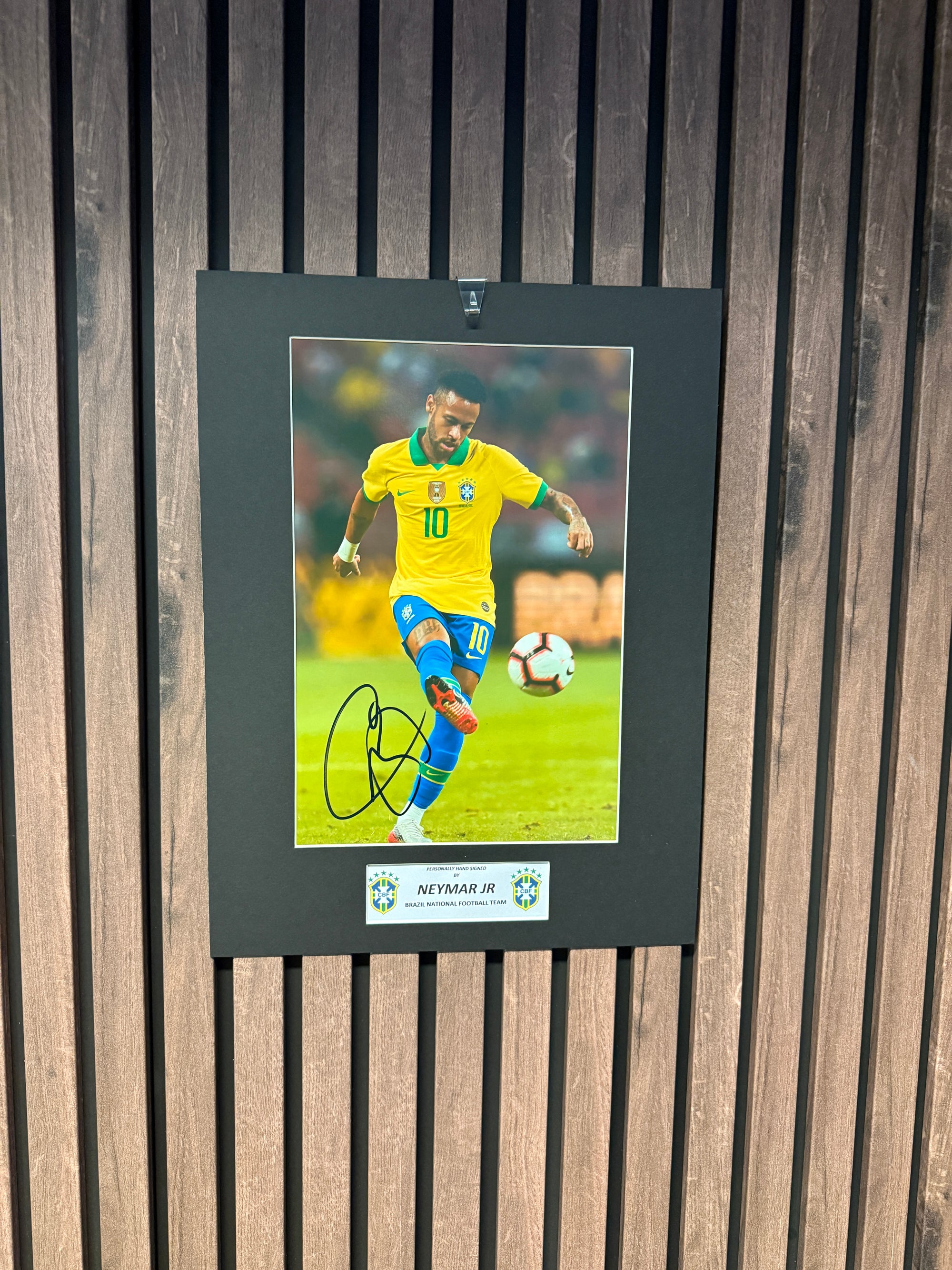 NEYMAR JR. - SIGNERT BILDE MED EKTEHETSBEVIS/COA
